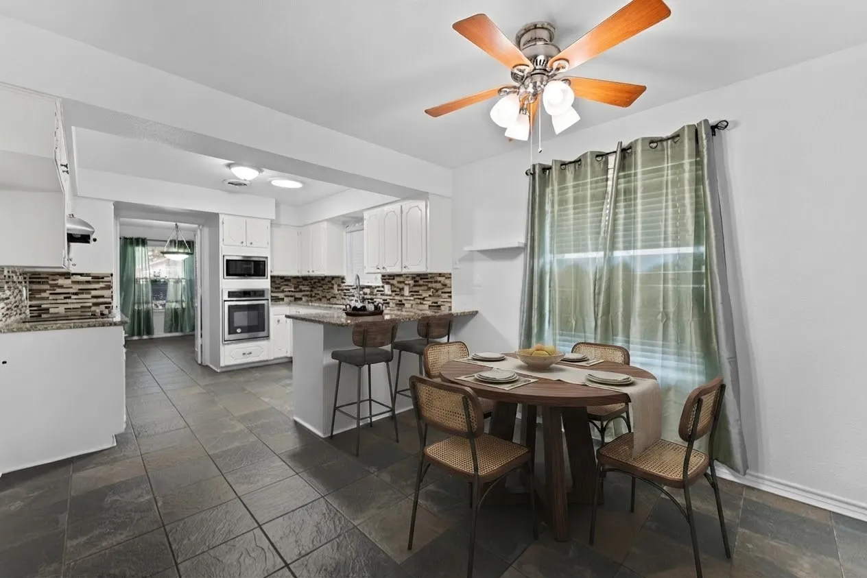 Single Family Residence For Sale in Tarrant County , 1807 Holm Oak Street, Arlington, Texas 76012, 4 Bedroom, 3 Bathroom, 2 Garage spaces, 2,344 Sqft, built in 1971, mls#21361043, Real Estate Agent in Arlington, Homes For Sale in Tarrant county, Homes For Sale in Arlington, Realtor in Arlington Texas, Real Estate Brokerage Independent Realty Texas, Luminita Cordes Realtor