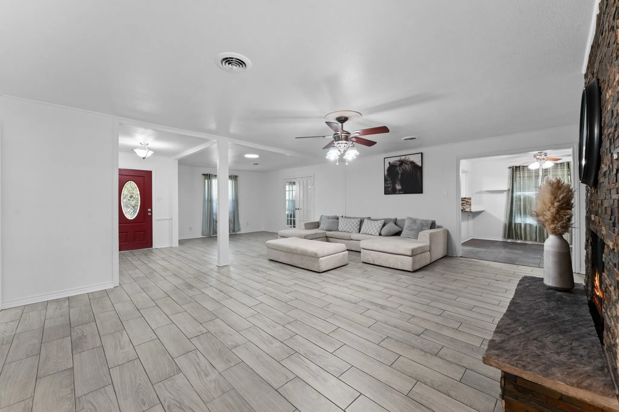 Single Family Residence For Sale in Tarrant County , 1807 Holm Oak Street, Arlington, Texas 76012, 4 Bedroom, 3 Bathroom, 2 Garage spaces, 2,344 Sqft, built in 1971, mls#21361043, Real Estate Agent in Arlington, Homes For Sale in Tarrant county, Homes For Sale in Arlington, Realtor in Arlington Texas, Real Estate Brokerage Independent Realty Texas, Luminita Cordes Realtor