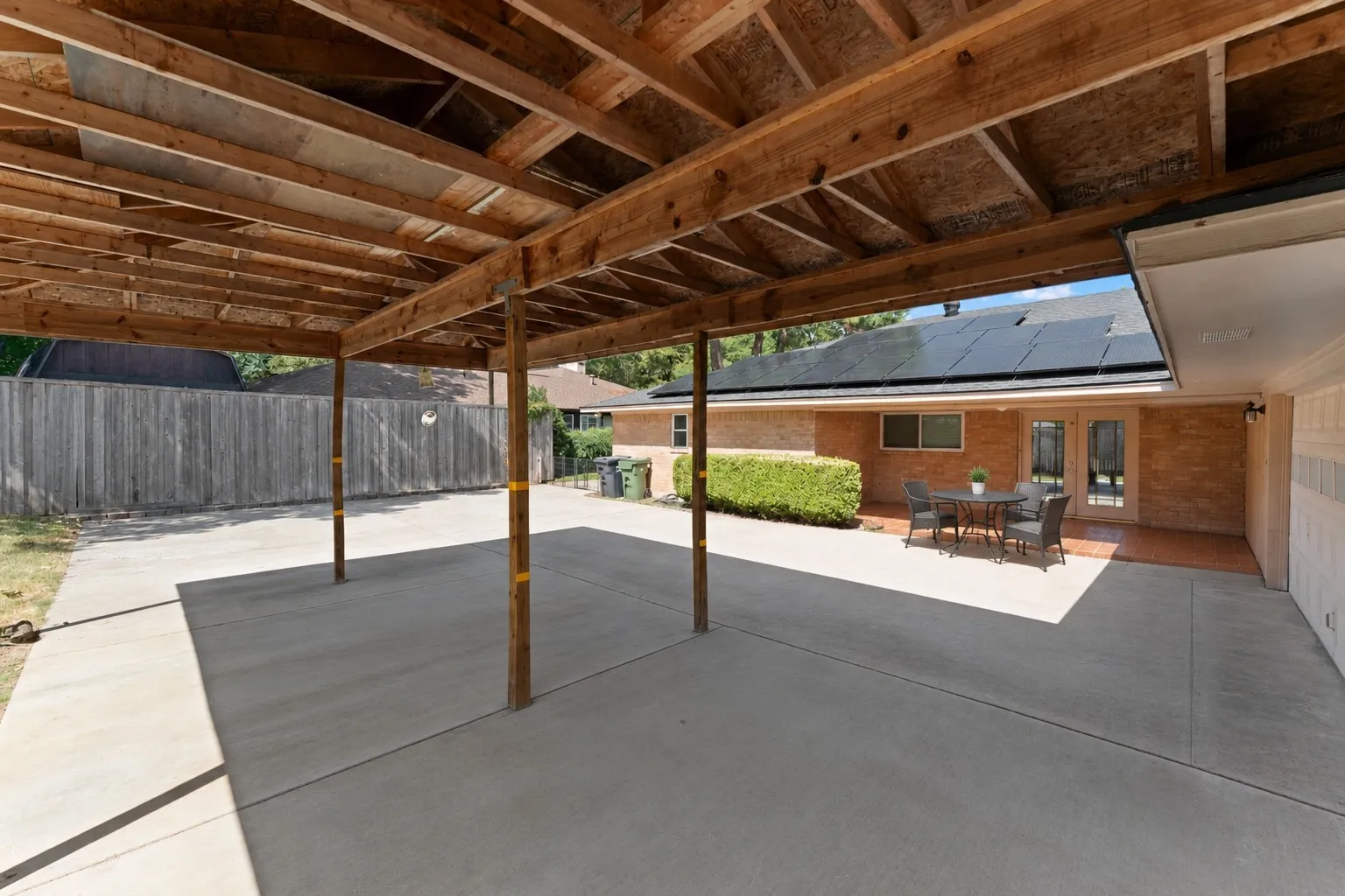Single Family Residence For Sale in Tarrant County , 1807 Holm Oak Street, Arlington, Texas 76012, 4 Bedroom, 3 Bathroom, 2 Garage spaces, 2,344 Sqft, built in 1971, mls#21361043, Real Estate Agent in Arlington, Homes For Sale in Tarrant county, Homes For Sale in Arlington, Realtor in Arlington Texas, Real Estate Brokerage Independent Realty Texas, Luminita Cordes Realtor