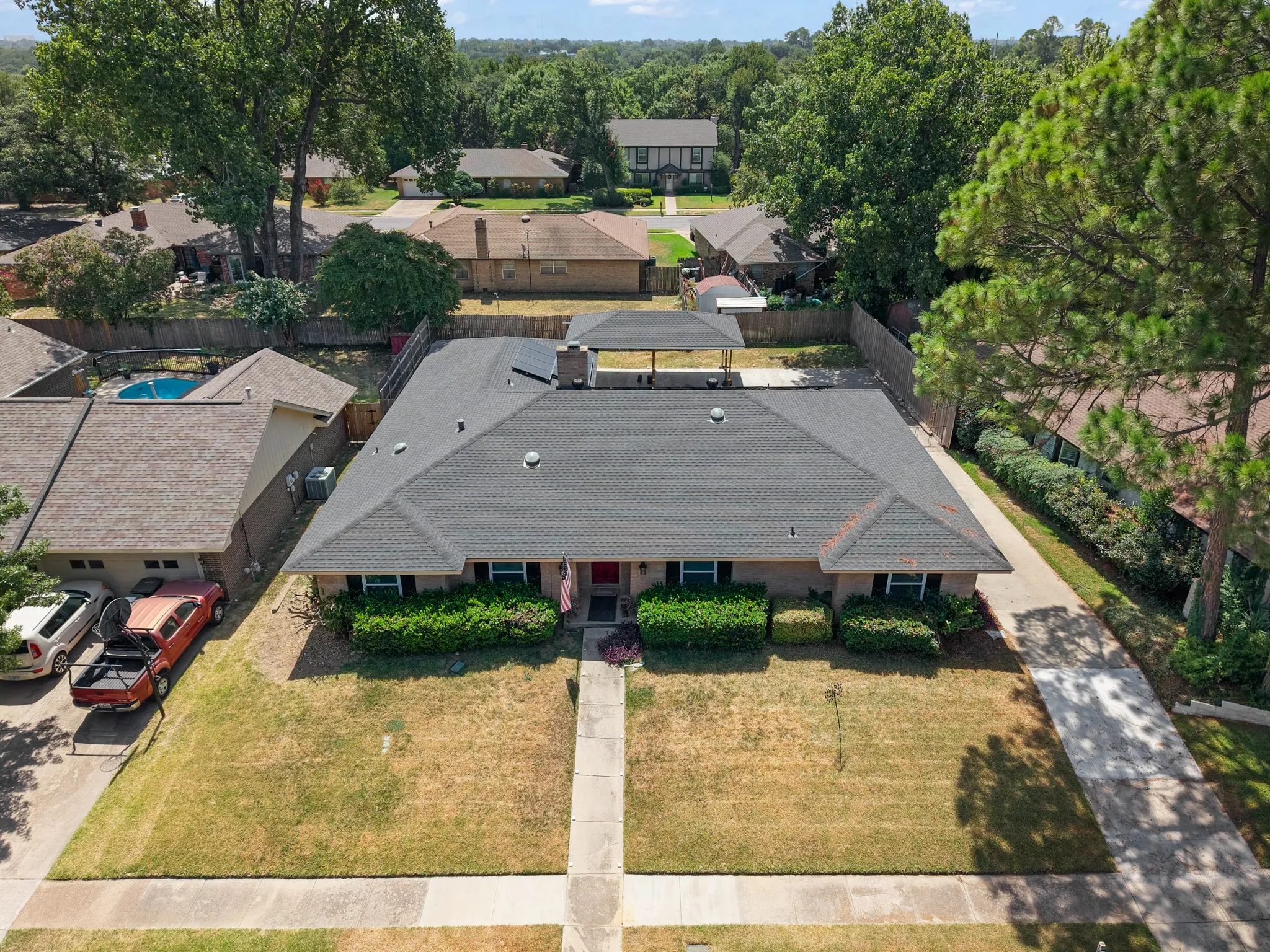 Single Family Residence For Sale in Tarrant County , 1807 Holm Oak Street, Arlington, Texas 76012, 4 Bedroom, 3 Bathroom, 2 Garage spaces, 2,344 Sqft, built in 1971, mls#21361043, Real Estate Agent in Arlington, Homes For Sale in Tarrant county, Homes For Sale in Arlington, Realtor in Arlington Texas, Real Estate Brokerage Independent Realty Texas, Luminita Cordes Realtor