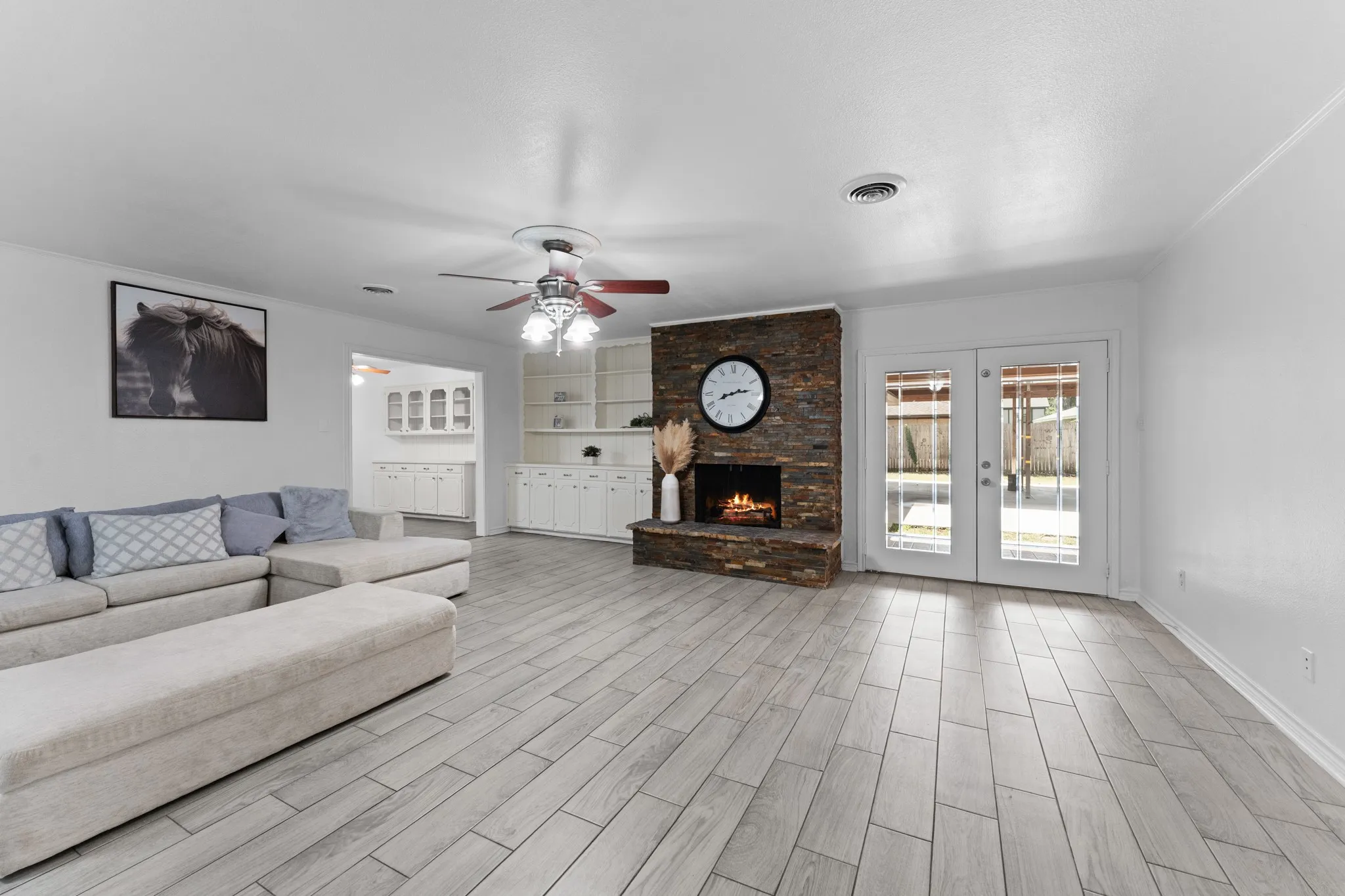 Single Family Residence For Sale in Tarrant County , 1807 Holm Oak Street, Arlington, Texas 76012, 4 Bedroom, 3 Bathroom, 2 Garage spaces, 2,344 Sqft, built in 1971, mls#21361043, Real Estate Agent in Arlington, Homes For Sale in Tarrant county, Homes For Sale in Arlington, Realtor in Arlington Texas, Real Estate Brokerage Independent Realty Texas, Luminita Cordes Realtor