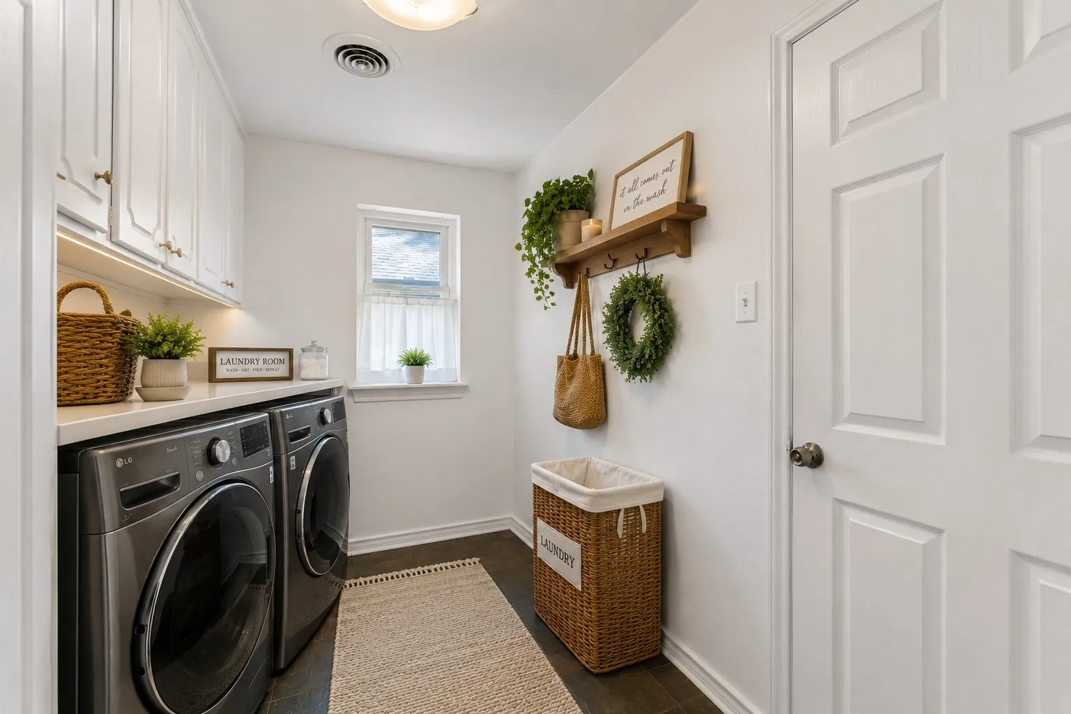 Single Family Residence For Sale in Tarrant County , 1807 Holm Oak Street, Arlington, Texas 76012, 4 Bedroom, 3 Bathroom, 2 Garage spaces, 2,344 Sqft, built in 1971, mls#21361043, Real Estate Agent in Arlington, Homes For Sale in Tarrant county, Homes For Sale in Arlington, Realtor in Arlington Texas, Real Estate Brokerage Independent Realty Texas, Luminita Cordes Realtor