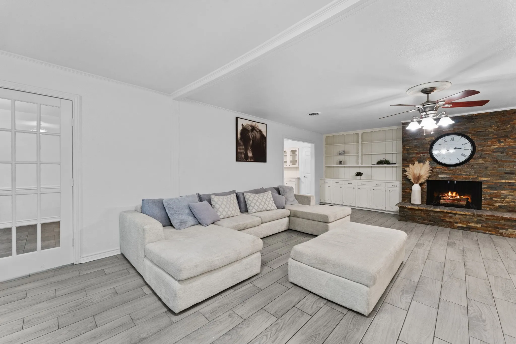 Single Family Residence For Sale in Tarrant County , 1807 Holm Oak Street, Arlington, Texas 76012, 4 Bedroom, 3 Bathroom, 2 Garage spaces, 2,344 Sqft, built in 1971, mls#21361043, Real Estate Agent in Arlington, Homes For Sale in Tarrant county, Homes For Sale in Arlington, Realtor in Arlington Texas, Real Estate Brokerage Independent Realty Texas, Luminita Cordes Realtor