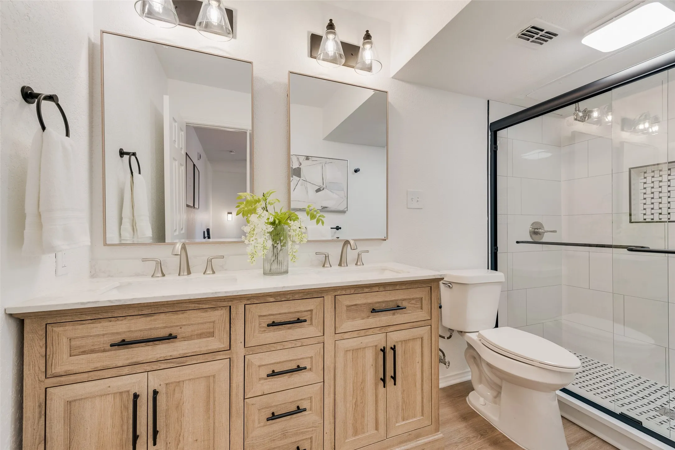 Condominium For Sale in Dallas County , 14333 Preston Road 1208, Dallas, Texas 75254, 1 Bedroom, 2 Bathroom, Garage spaces, 896 Sqft, built in 1982, mls#21361047, Real Estate Agent in Dallas, Homes For Sale in Dallas county, Homes For Sale in Dallas, Realtor in Dallas Texas, Real Estate Brokerage Independent Realty Texas, Luminita Cordes Realtor
