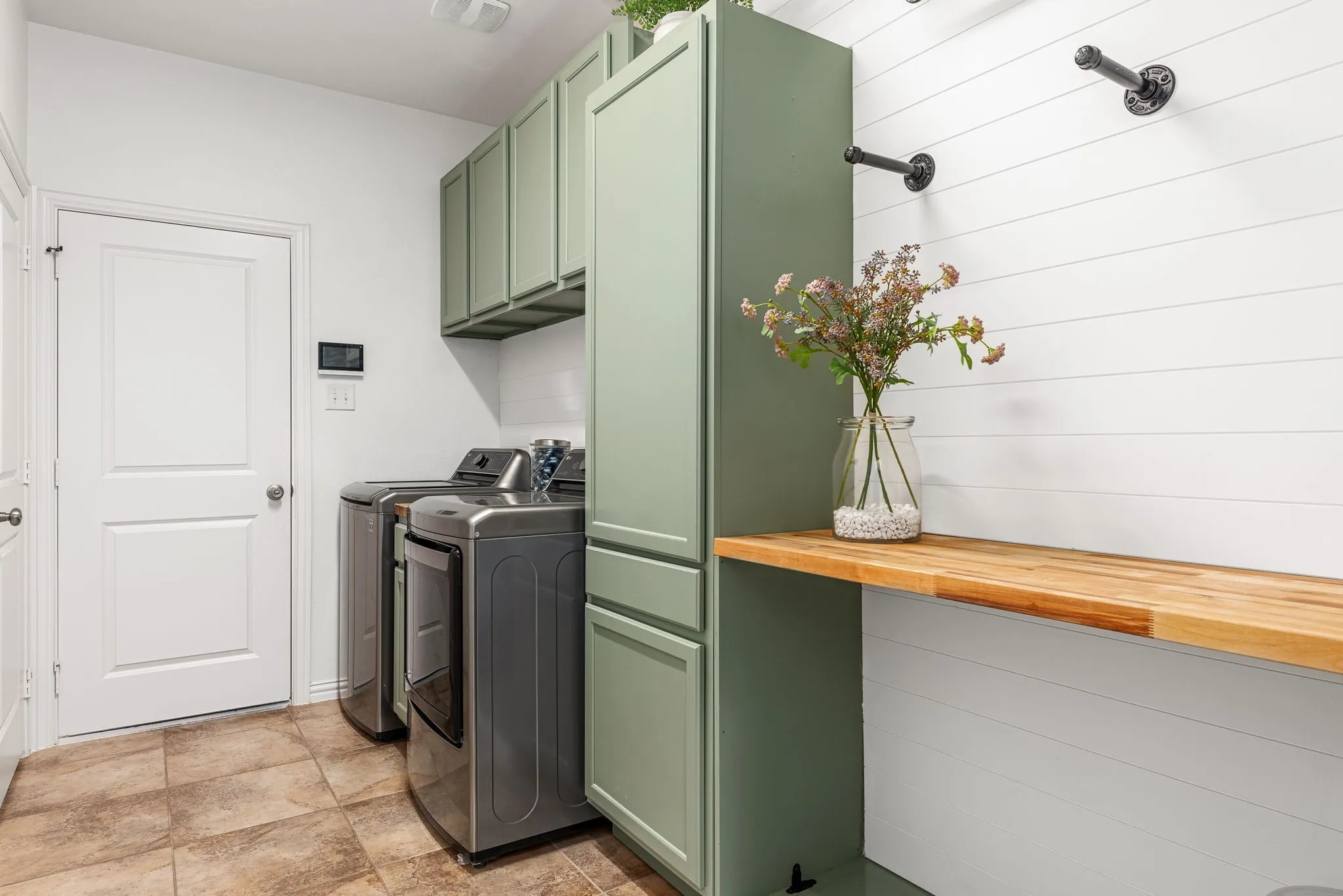 Single Family Residence For Sale in Collin County , 4405 Switchgrass Street, Celina, Texas 75009, 4 Bedroom, 3 Bathroom, 3 Garage spaces, 3,508 Sqft, built in 2016, mls#21355796, Real Estate Agent in Celina, Homes For Sale in Collin county, Homes For Sale in Celina, Realtor in Celina Texas, Real Estate Brokerage Independent Realty Texas, Luminita Cordes Realtor