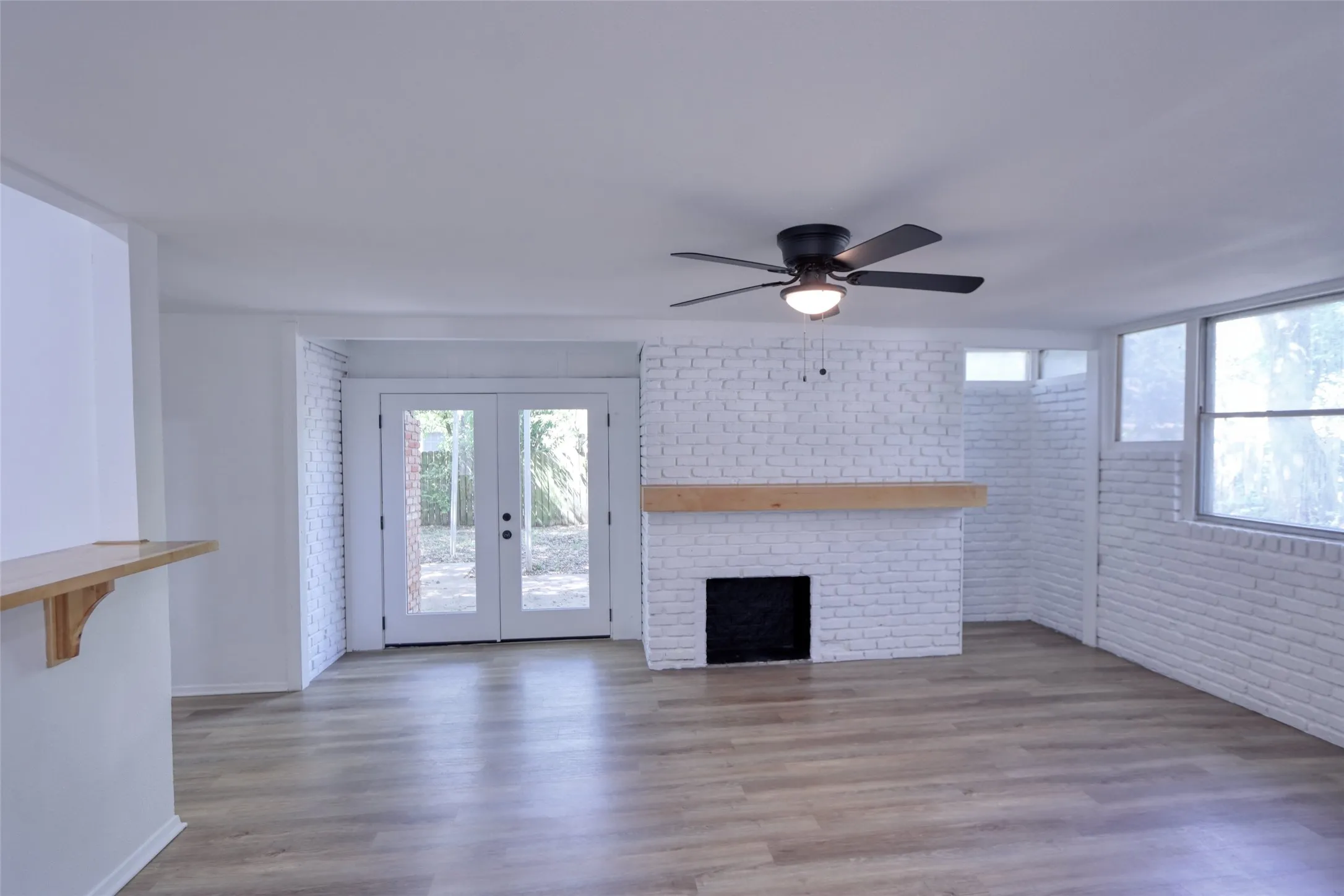 Single Family Residence For Sale in Mc Lennan County , 3420 Brook Circle, Waco, Texas 76710, 3 Bedroom, 2 Bathroom, Garage spaces, 1,607 Sqft, built in 1949, mls#21361057, Real Estate Agent in Waco, Homes For Sale in Mc Lennan county, Homes For Sale in Waco, Realtor in Waco Texas, Real Estate Brokerage Independent Realty Texas, Luminita Cordes Realtor
