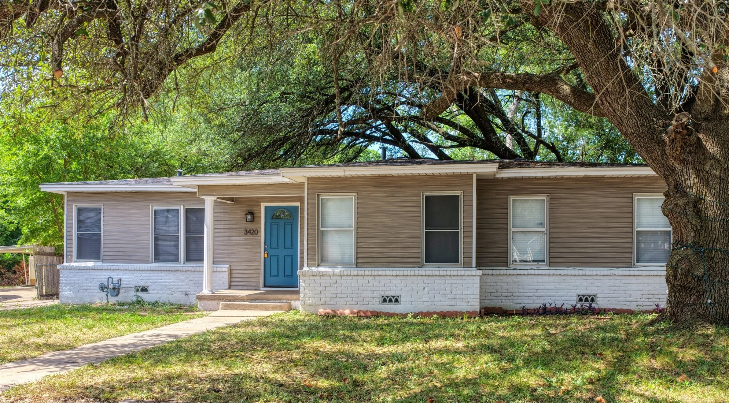 Single Family Residence For Sale in Mc Lennan County , 3420 Brook Circle, Waco, Texas 76710, 3 Bedroom, 2 Bathroom, Garage spaces, 1,607 Sqft, built in 1949, mls#21361057, Real Estate Agent in Waco, Homes For Sale in Mc Lennan county, Homes For Sale in Waco, Realtor in Waco Texas, Real Estate Brokerage Independent Realty Texas, Luminita Cordes Realtor