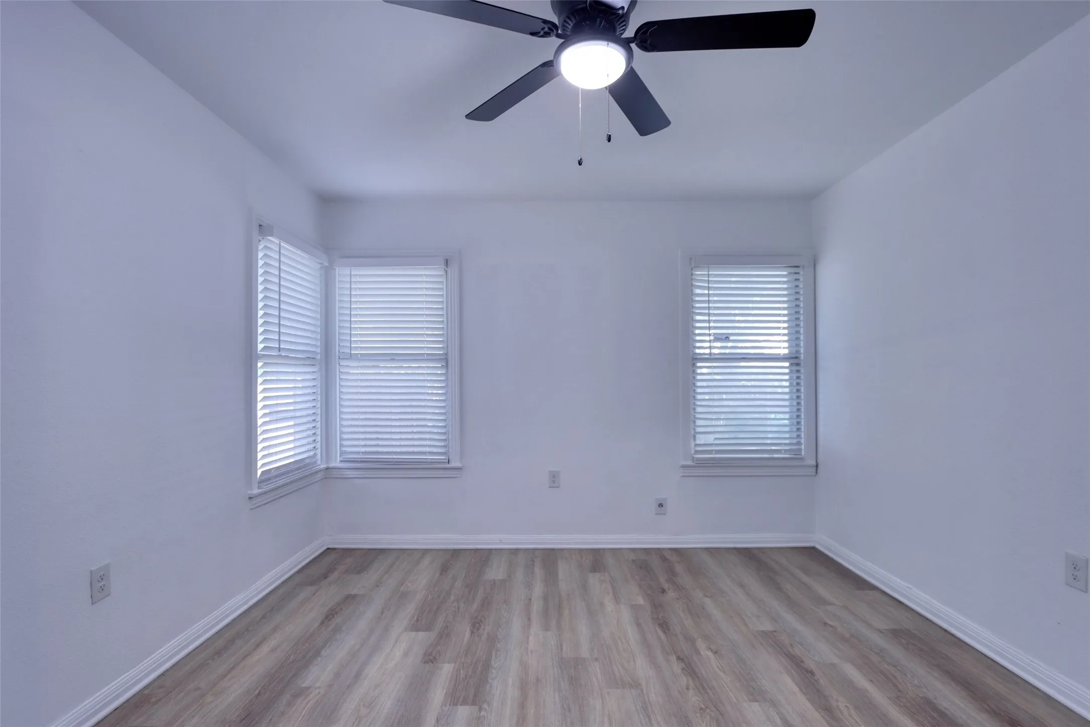 Single Family Residence For Sale in Mc Lennan County , 3420 Brook Circle, Waco, Texas 76710, 3 Bedroom, 2 Bathroom, Garage spaces, 1,607 Sqft, built in 1949, mls#21361057, Real Estate Agent in Waco, Homes For Sale in Mc Lennan county, Homes For Sale in Waco, Realtor in Waco Texas, Real Estate Brokerage Independent Realty Texas, Luminita Cordes Realtor