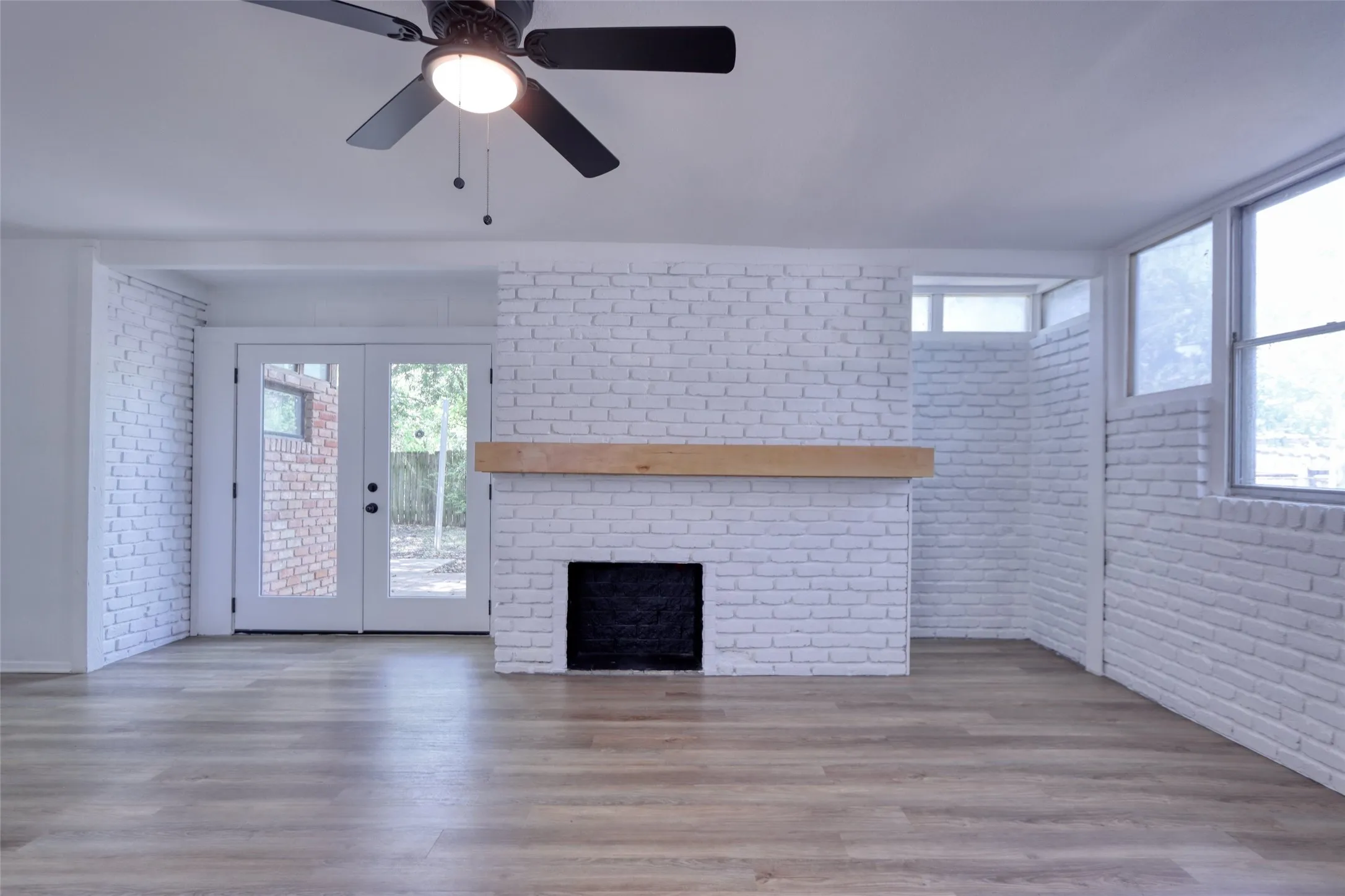 Single Family Residence For Sale in Mc Lennan County , 3420 Brook Circle, Waco, Texas 76710, 3 Bedroom, 2 Bathroom, Garage spaces, 1,607 Sqft, built in 1949, mls#21361057, Real Estate Agent in Waco, Homes For Sale in Mc Lennan county, Homes For Sale in Waco, Realtor in Waco Texas, Real Estate Brokerage Independent Realty Texas, Luminita Cordes Realtor