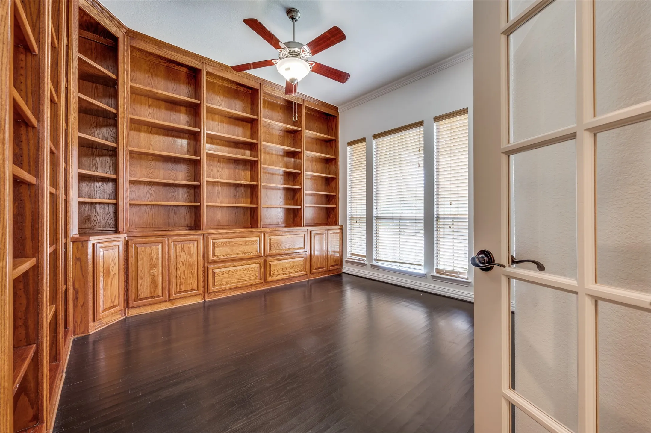 Single Family Residence For Rent in Dallas County , 2043 Loma Alta Drive, Irving, Texas 75063, 4 Bedroom, 4 Bathroom, 3 Garage spaces, 3,758 Sqft, built in 2007, mls#21361044, Real Estate Agent in Irving, Homes For Rent in Dallas county, Homes For Rent in Irving, Realtor in Irving Texas, Real Estate Brokerage Independent Realty Texas, Luminita Cordes Realtor