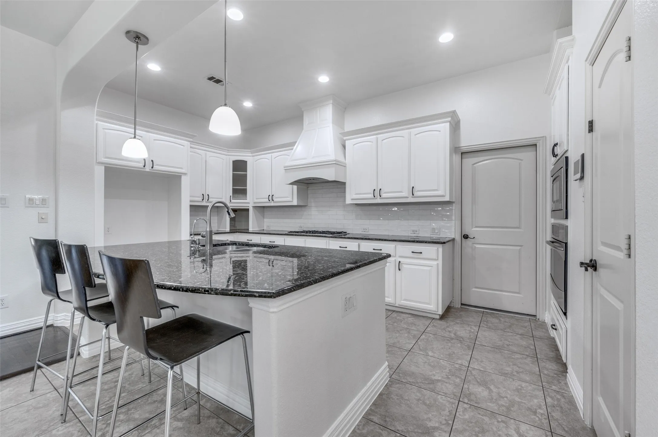 Single Family Residence For Rent in Dallas County , 2043 Loma Alta Drive, Irving, Texas 75063, 4 Bedroom, 4 Bathroom, 3 Garage spaces, 3,758 Sqft, built in 2007, mls#21361044, Real Estate Agent in Irving, Homes For Rent in Dallas county, Homes For Rent in Irving, Realtor in Irving Texas, Real Estate Brokerage Independent Realty Texas, Luminita Cordes Realtor
