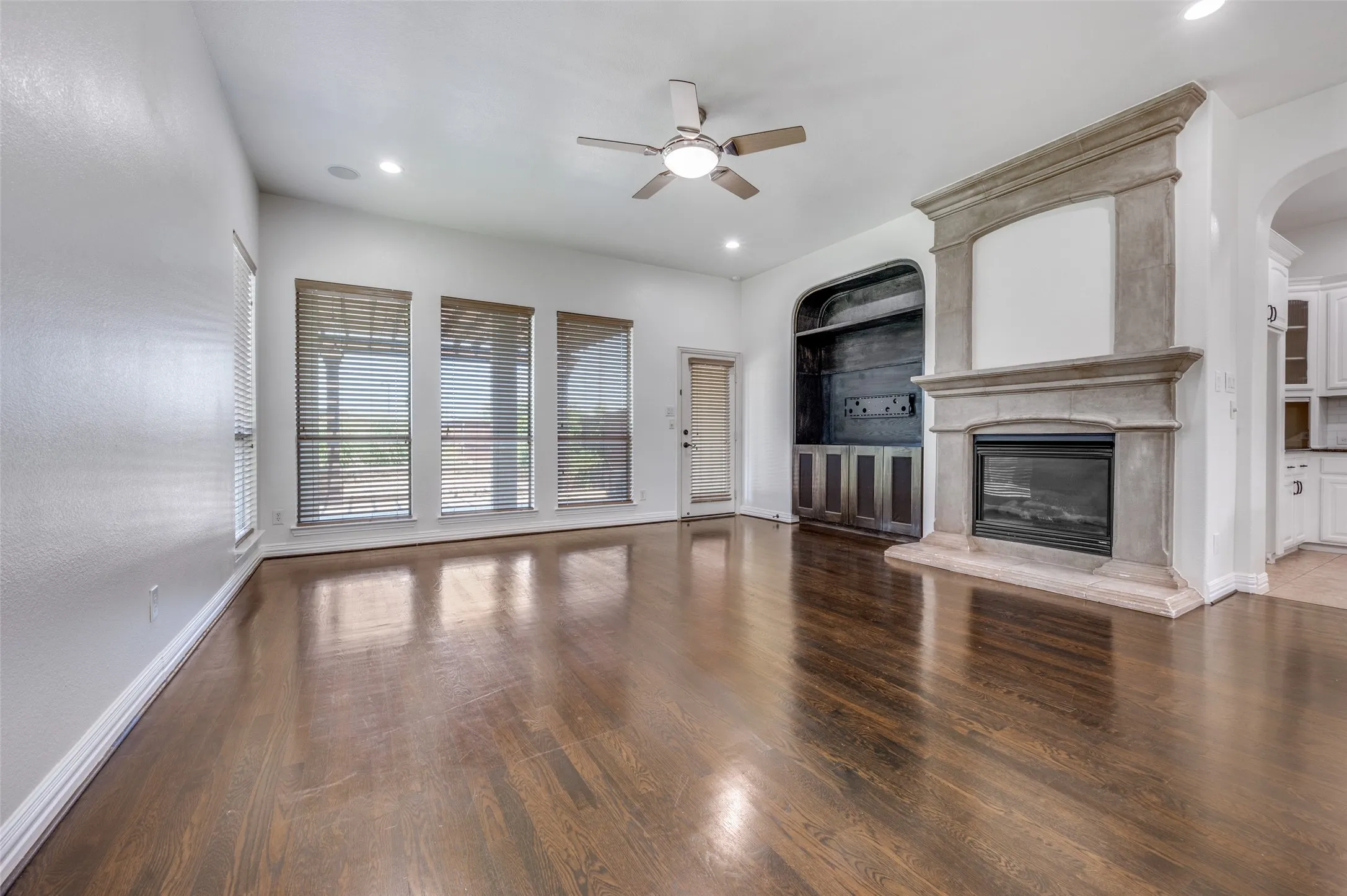 Single Family Residence For Rent in Dallas County , 2043 Loma Alta Drive, Irving, Texas 75063, 4 Bedroom, 4 Bathroom, 3 Garage spaces, 3,758 Sqft, built in 2007, mls#21361044, Real Estate Agent in Irving, Homes For Rent in Dallas county, Homes For Rent in Irving, Realtor in Irving Texas, Real Estate Brokerage Independent Realty Texas, Luminita Cordes Realtor