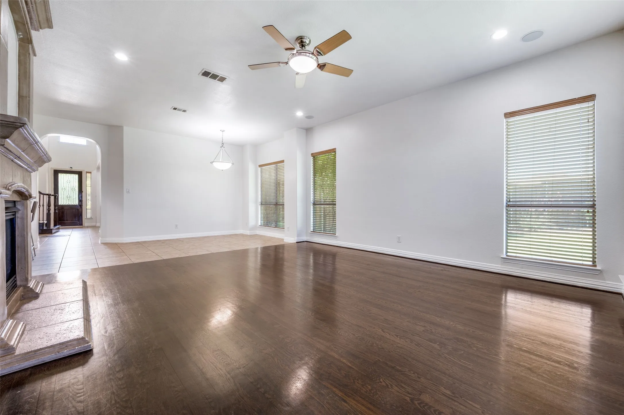 Single Family Residence For Rent in Dallas County , 2043 Loma Alta Drive, Irving, Texas 75063, 4 Bedroom, 4 Bathroom, 3 Garage spaces, 3,758 Sqft, built in 2007, mls#21361044, Real Estate Agent in Irving, Homes For Rent in Dallas county, Homes For Rent in Irving, Realtor in Irving Texas, Real Estate Brokerage Independent Realty Texas, Luminita Cordes Realtor