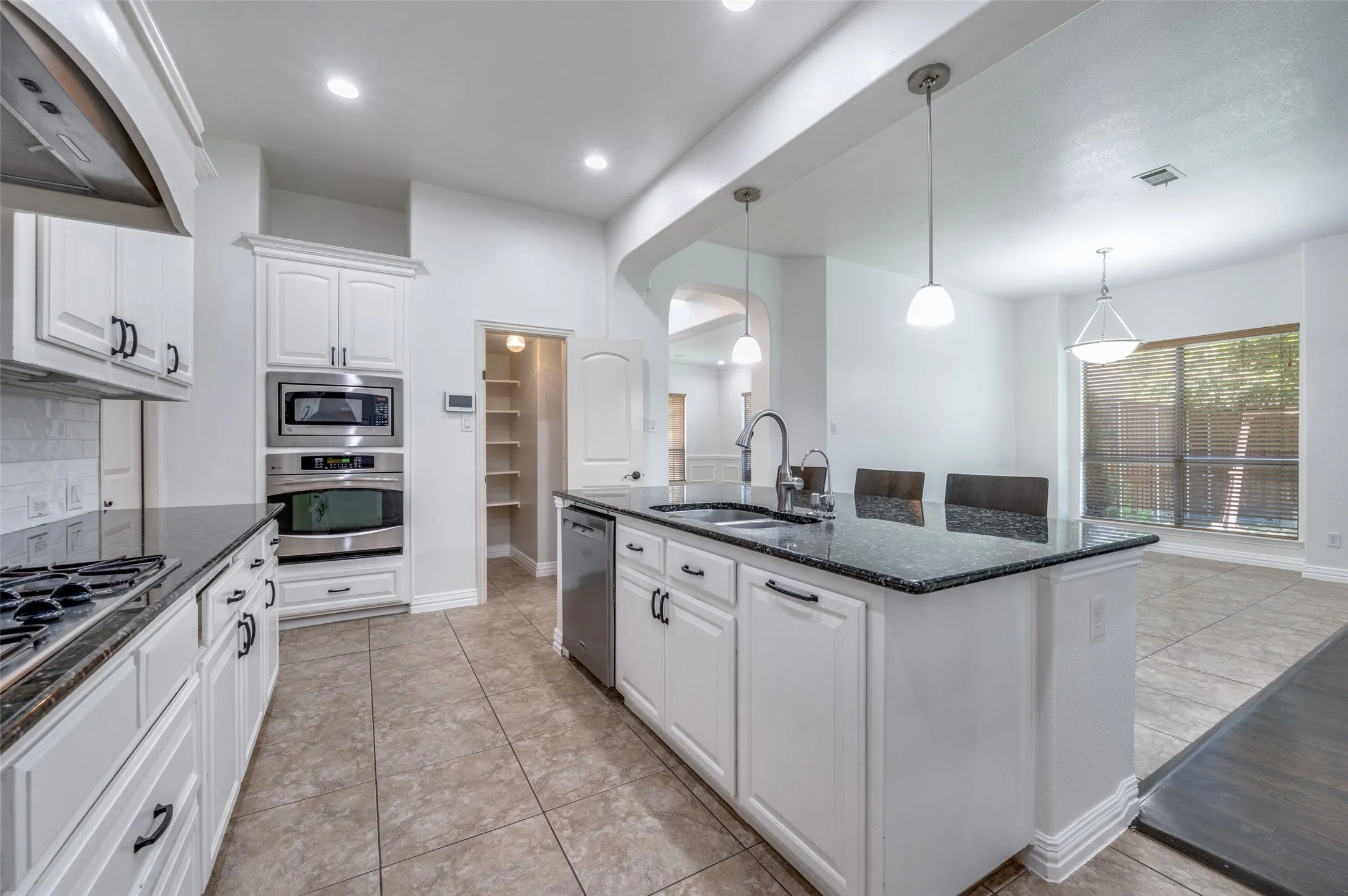 Single Family Residence For Rent in Dallas County , 2043 Loma Alta Drive, Irving, Texas 75063, 4 Bedroom, 4 Bathroom, 3 Garage spaces, 3,758 Sqft, built in 2007, mls#21361044, Real Estate Agent in Irving, Homes For Rent in Dallas county, Homes For Rent in Irving, Realtor in Irving Texas, Real Estate Brokerage Independent Realty Texas, Luminita Cordes Realtor