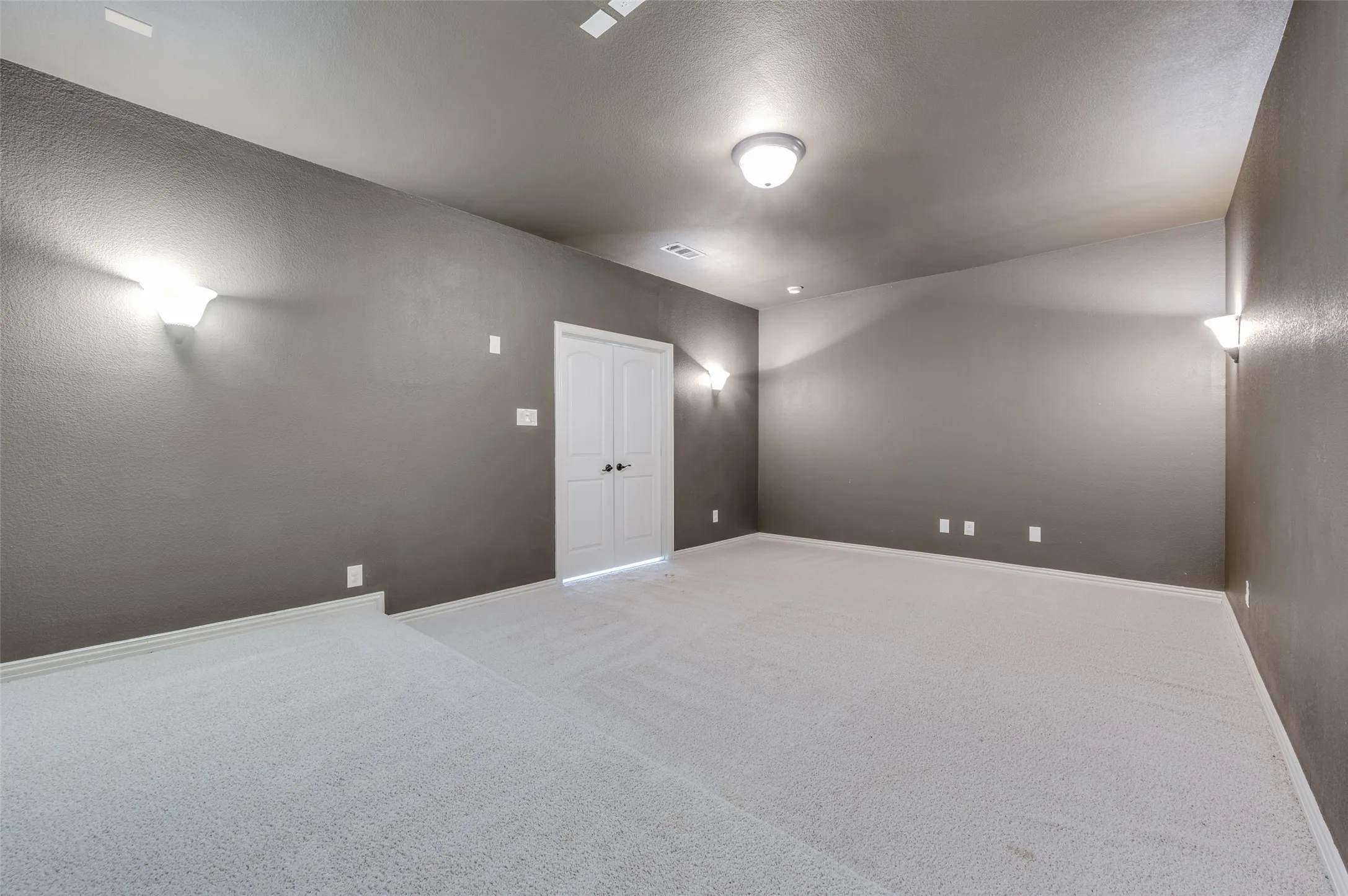 Single Family Residence For Rent in Dallas County , 2043 Loma Alta Drive, Irving, Texas 75063, 4 Bedroom, 4 Bathroom, 3 Garage spaces, 3,758 Sqft, built in 2007, mls#21361044, Real Estate Agent in Irving, Homes For Rent in Dallas county, Homes For Rent in Irving, Realtor in Irving Texas, Real Estate Brokerage Independent Realty Texas, Luminita Cordes Realtor