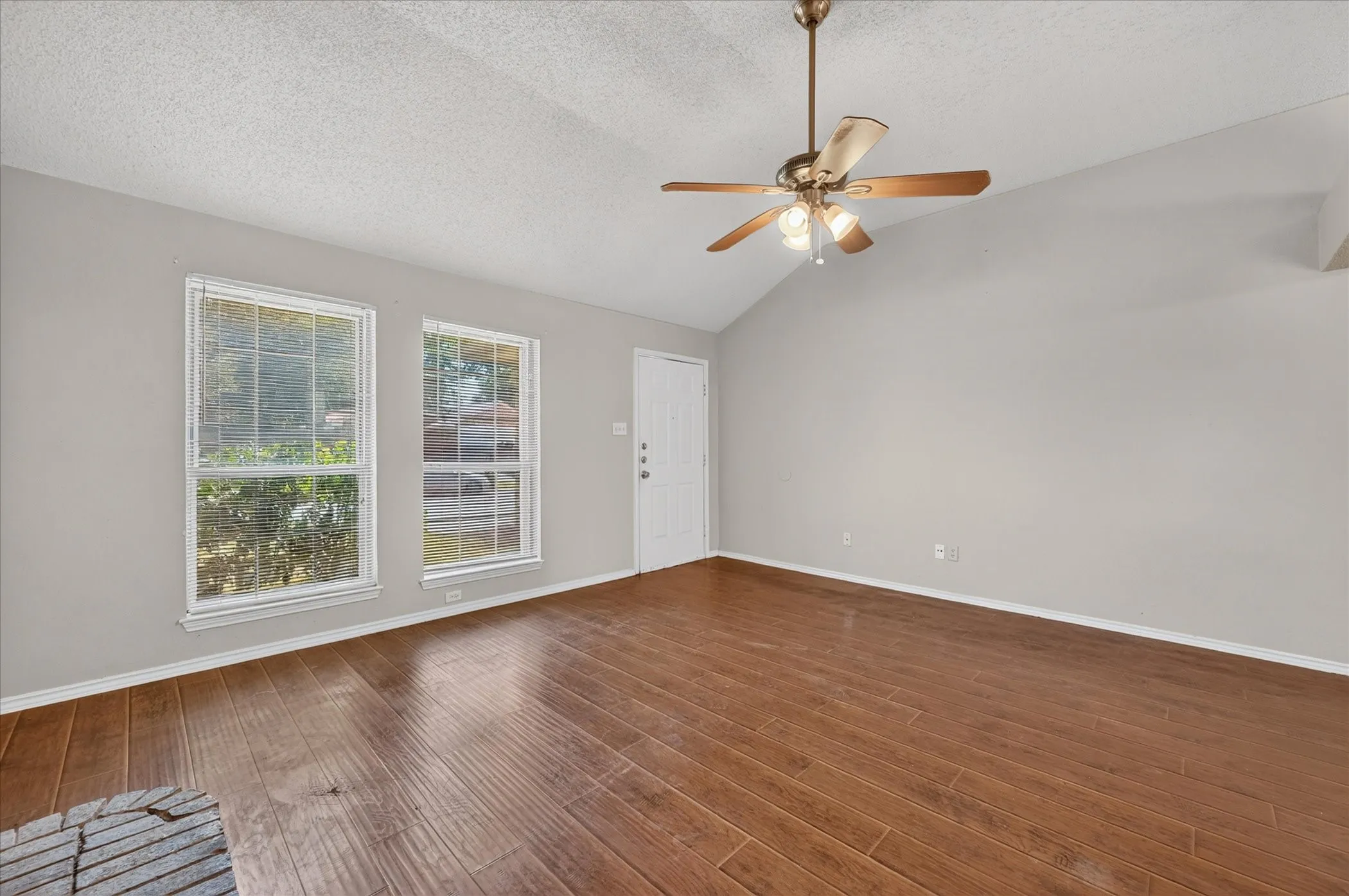 Single Family Residence For Sale in Tarrant County , 5204 Cornvalley Drive, Arlington, Texas 76017, 4 Bedroom, 2 Bathroom, 2 Garage spaces, 1,503 Sqft, built in 1988, mls#21361061, Real Estate Agent in Arlington, Homes For Sale in Tarrant county, Homes For Sale in Arlington, Realtor in Arlington Texas, Real Estate Brokerage Independent Realty Texas, Luminita Cordes Realtor