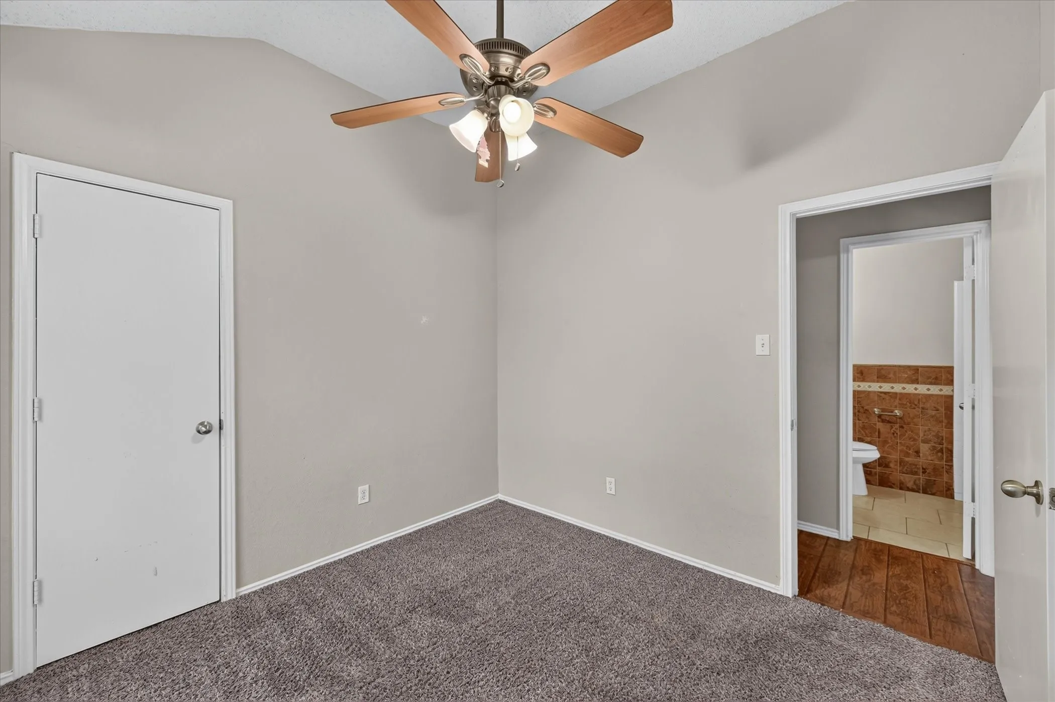 Single Family Residence For Sale in Tarrant County , 5204 Cornvalley Drive, Arlington, Texas 76017, 4 Bedroom, 2 Bathroom, 2 Garage spaces, 1,503 Sqft, built in 1988, mls#21361061, Real Estate Agent in Arlington, Homes For Sale in Tarrant county, Homes For Sale in Arlington, Realtor in Arlington Texas, Real Estate Brokerage Independent Realty Texas, Luminita Cordes Realtor
