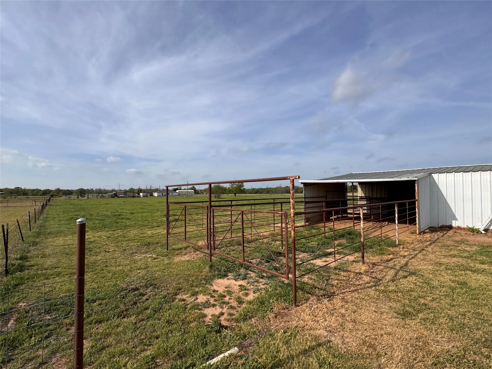 Single Family Residence For Sale in Wise County , 207 County Road 3214, Bridgeport, Texas 76426, 4 Bedroom, 2 Bathroom, Garage spaces, 1,809 Sqft, built in 1993, mls#21359834, Real Estate Agent in Bridgeport, Homes For Sale in Wise county, Homes For Sale in Bridgeport, Realtor in Bridgeport Texas, Real Estate Brokerage Independent Realty Texas, Luminita Cordes Realtor