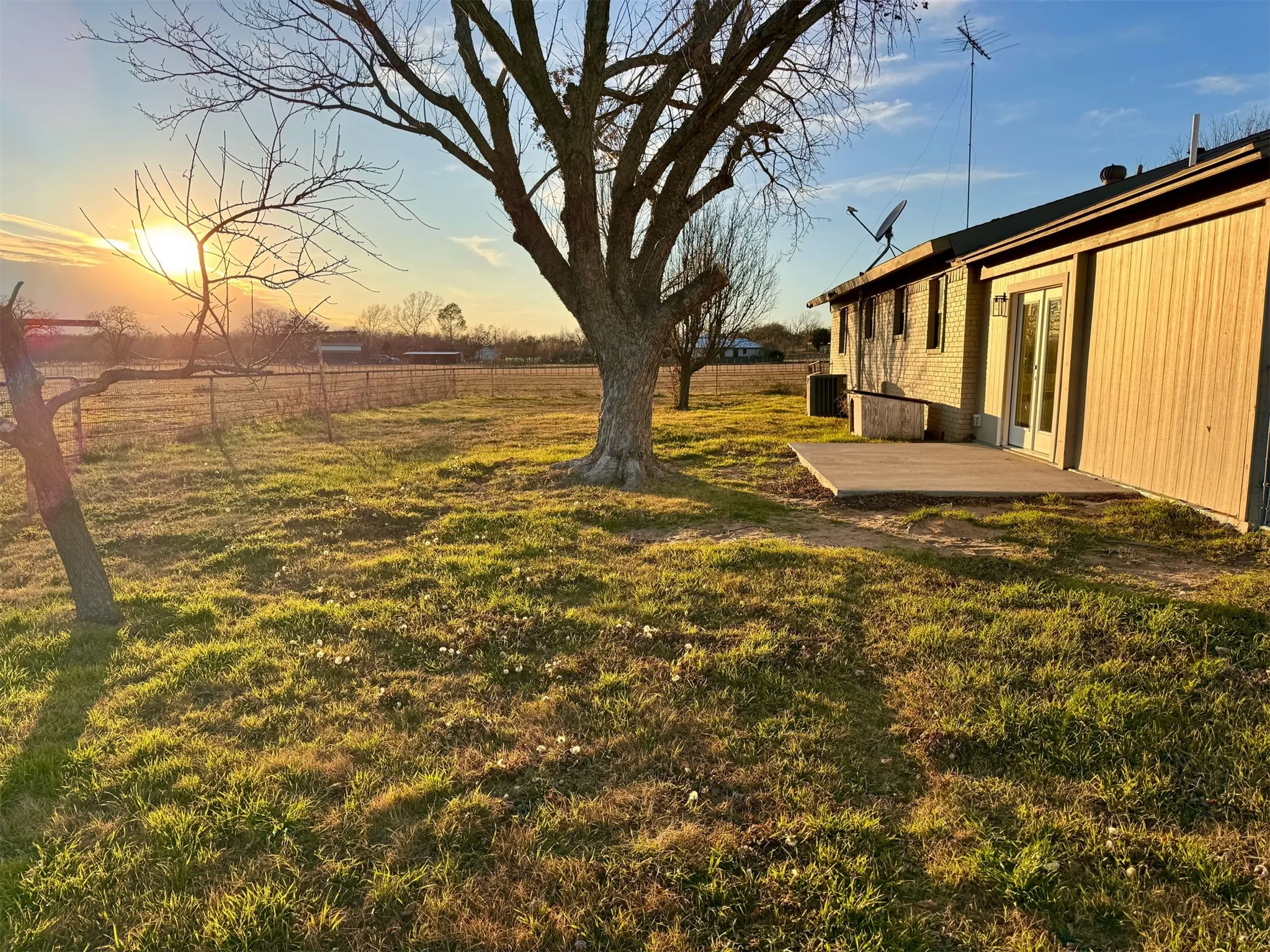 Single Family Residence For Sale in Wise County , 207 County Road 3214, Bridgeport, Texas 76426, 4 Bedroom, 2 Bathroom, Garage spaces, 1,809 Sqft, built in 1993, mls#21359834, Real Estate Agent in Bridgeport, Homes For Sale in Wise county, Homes For Sale in Bridgeport, Realtor in Bridgeport Texas, Real Estate Brokerage Independent Realty Texas, Luminita Cordes Realtor