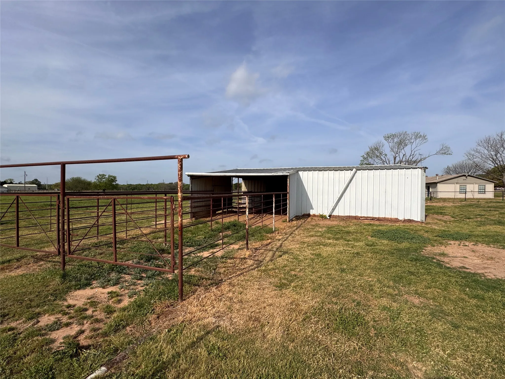 Single Family Residence For Sale in Wise County , 207 County Road 3214, Bridgeport, Texas 76426, 4 Bedroom, 2 Bathroom, Garage spaces, 1,809 Sqft, built in 1993, mls#21359834, Real Estate Agent in Bridgeport, Homes For Sale in Wise county, Homes For Sale in Bridgeport, Realtor in Bridgeport Texas, Real Estate Brokerage Independent Realty Texas, Luminita Cordes Realtor
