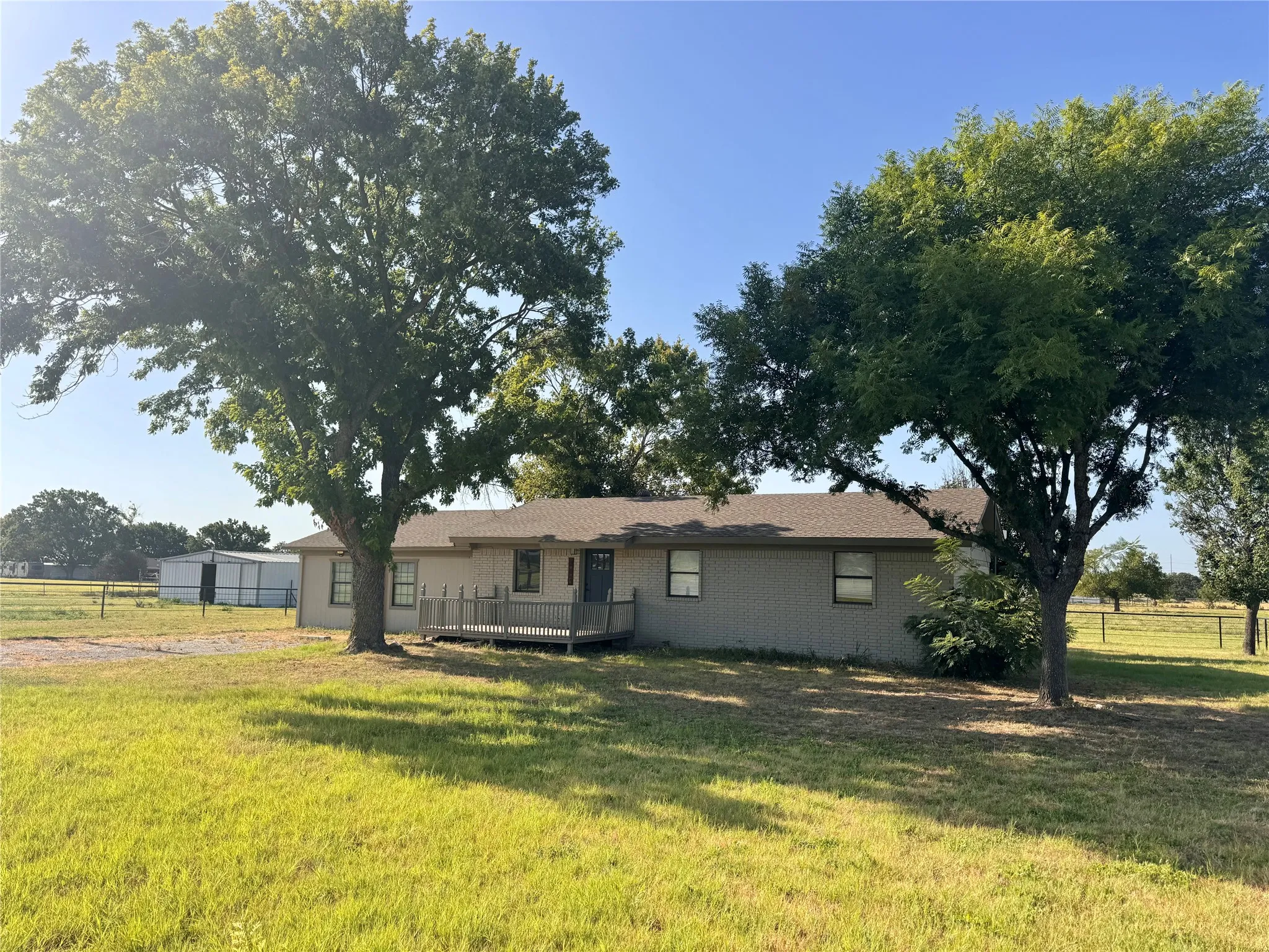 Single Family Residence For Sale in Wise County , 207 County Road 3214, Bridgeport, Texas 76426, 4 Bedroom, 2 Bathroom, Garage spaces, 1,809 Sqft, built in 1993, mls#21359834, Real Estate Agent in Bridgeport, Homes For Sale in Wise county, Homes For Sale in Bridgeport, Realtor in Bridgeport Texas, Real Estate Brokerage Independent Realty Texas, Luminita Cordes Realtor