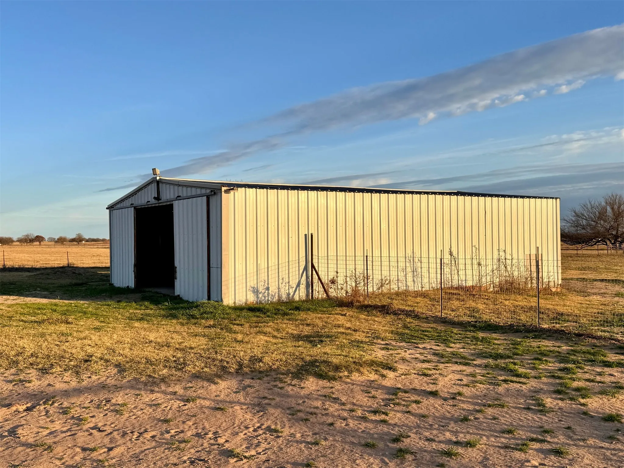 Single Family Residence For Sale in Wise County , 207 County Road 3214, Bridgeport, Texas 76426, 4 Bedroom, 2 Bathroom, Garage spaces, 1,809 Sqft, built in 1993, mls#21359834, Real Estate Agent in Bridgeport, Homes For Sale in Wise county, Homes For Sale in Bridgeport, Realtor in Bridgeport Texas, Real Estate Brokerage Independent Realty Texas, Luminita Cordes Realtor