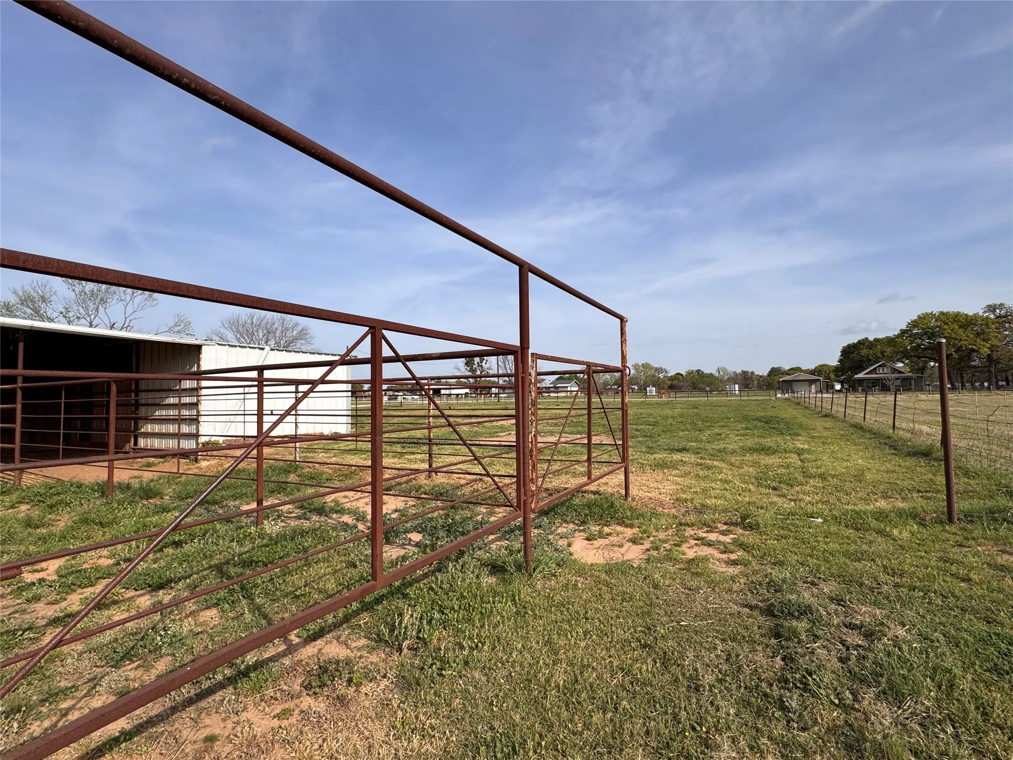 Single Family Residence For Sale in Wise County , 207 County Road 3214, Bridgeport, Texas 76426, 4 Bedroom, 2 Bathroom, Garage spaces, 1,809 Sqft, built in 1993, mls#21359834, Real Estate Agent in Bridgeport, Homes For Sale in Wise county, Homes For Sale in Bridgeport, Realtor in Bridgeport Texas, Real Estate Brokerage Independent Realty Texas, Luminita Cordes Realtor