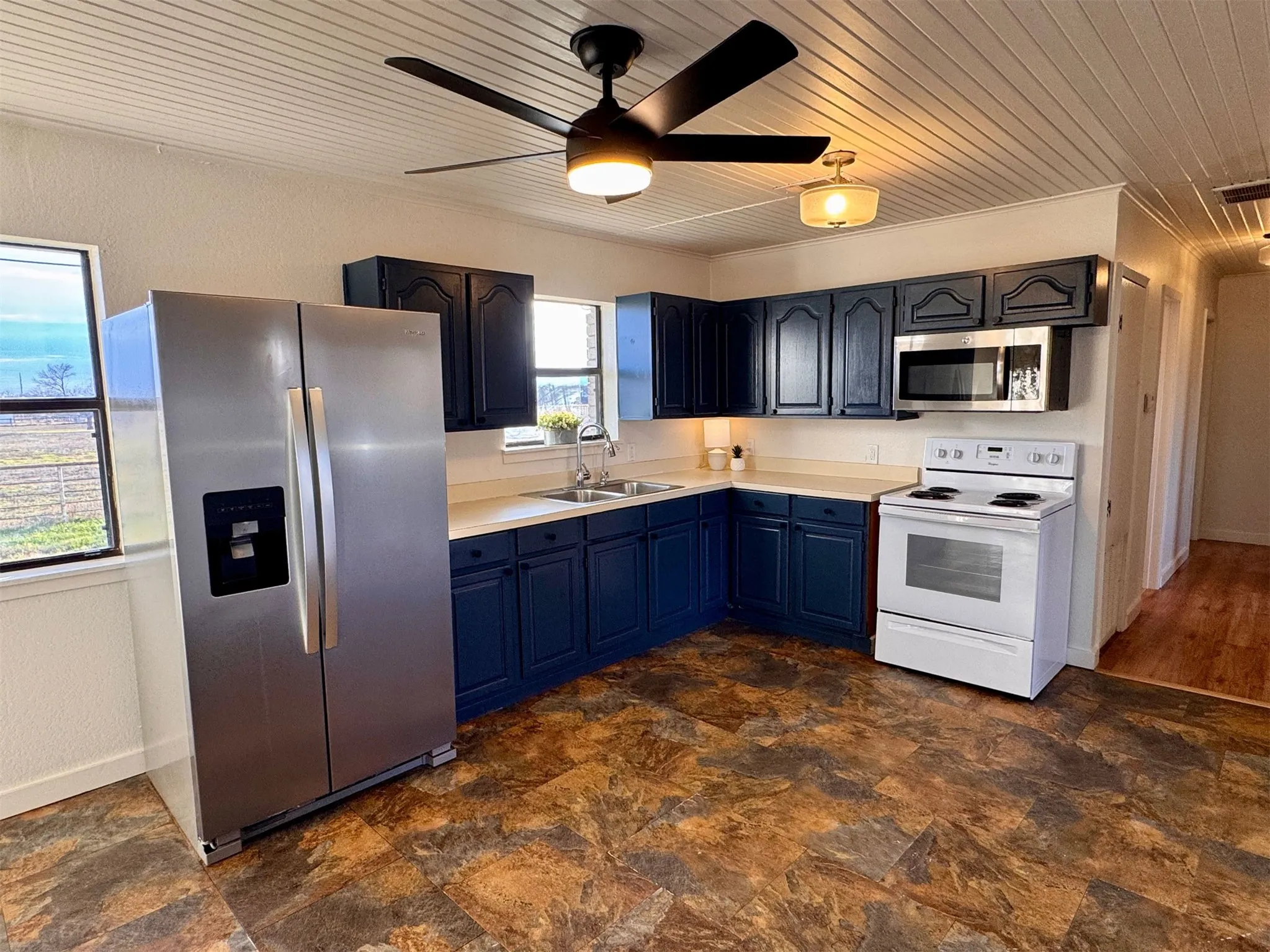Single Family Residence For Sale in Wise County , 207 County Road 3214, Bridgeport, Texas 76426, 4 Bedroom, 2 Bathroom, Garage spaces, 1,809 Sqft, built in 1993, mls#21359834, Real Estate Agent in Bridgeport, Homes For Sale in Wise county, Homes For Sale in Bridgeport, Realtor in Bridgeport Texas, Real Estate Brokerage Independent Realty Texas, Luminita Cordes Realtor