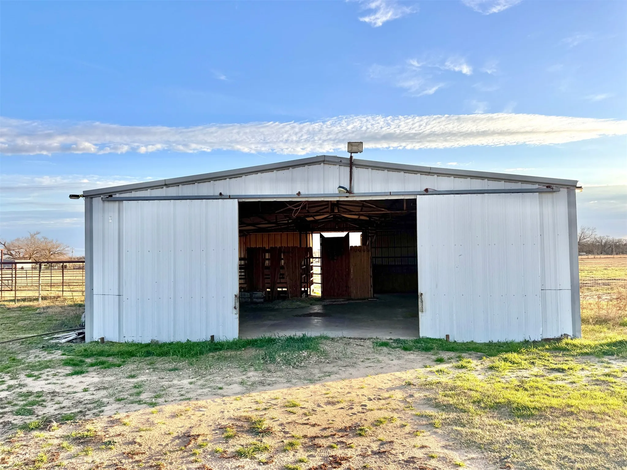 Single Family Residence For Sale in Wise County , 207 County Road 3214, Bridgeport, Texas 76426, 4 Bedroom, 2 Bathroom, Garage spaces, 1,809 Sqft, built in 1993, mls#21359834, Real Estate Agent in Bridgeport, Homes For Sale in Wise county, Homes For Sale in Bridgeport, Realtor in Bridgeport Texas, Real Estate Brokerage Independent Realty Texas, Luminita Cordes Realtor