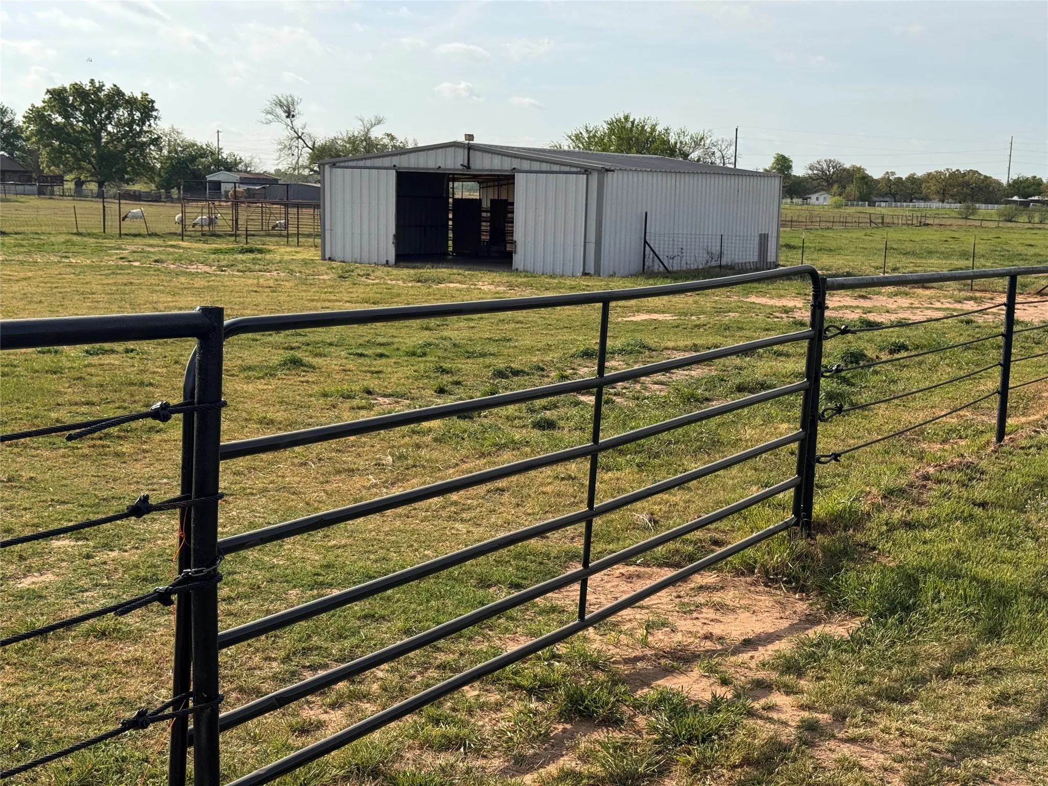 Single Family Residence For Sale in Wise County , 207 County Road 3214, Bridgeport, Texas 76426, 4 Bedroom, 2 Bathroom, Garage spaces, 1,809 Sqft, built in 1993, mls#21359834, Real Estate Agent in Bridgeport, Homes For Sale in Wise county, Homes For Sale in Bridgeport, Realtor in Bridgeport Texas, Real Estate Brokerage Independent Realty Texas, Luminita Cordes Realtor