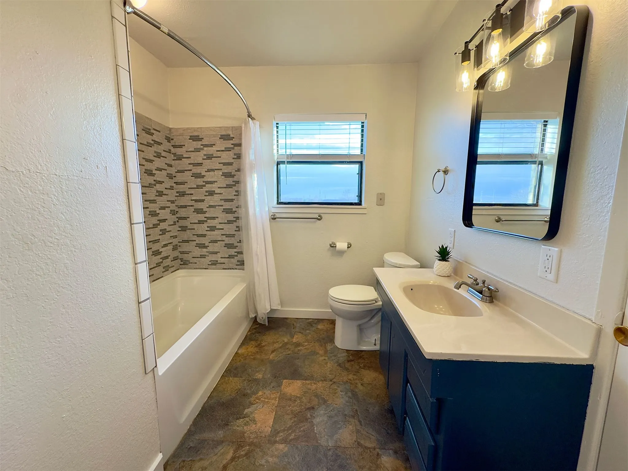 Single Family Residence For Sale in Wise County , 207 County Road 3214, Bridgeport, Texas 76426, 4 Bedroom, 2 Bathroom, Garage spaces, 1,809 Sqft, built in 1993, mls#21359834, Real Estate Agent in Bridgeport, Homes For Sale in Wise county, Homes For Sale in Bridgeport, Realtor in Bridgeport Texas, Real Estate Brokerage Independent Realty Texas, Luminita Cordes Realtor