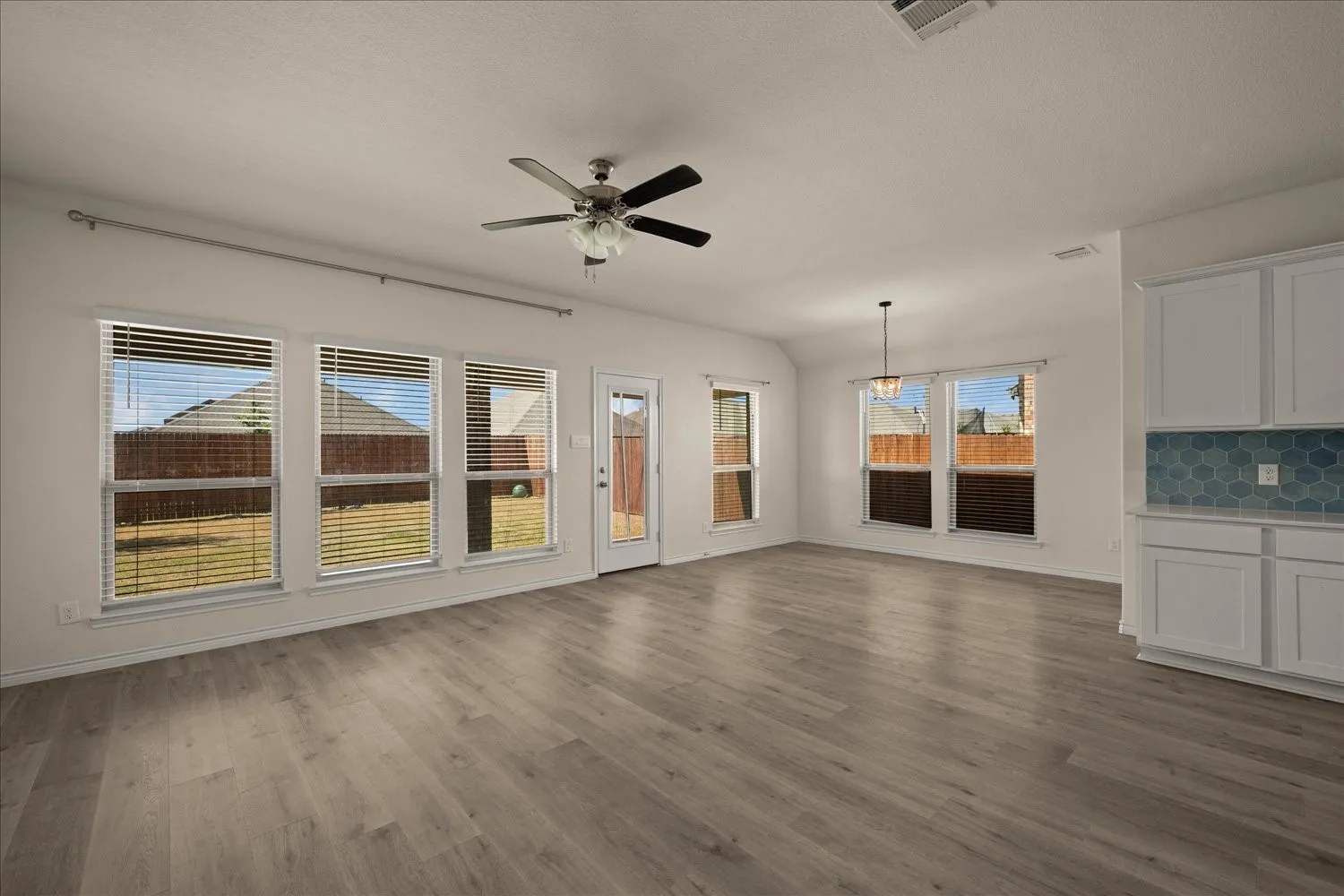 Single Family Residence For Rent in Collin County , 772 Soar Sky Way, Lavon, Texas 75166, 4 Bedroom, 2 Bathroom, 2 Garage spaces, 1,861 Sqft, built in 2023, mls#21361063, Real Estate Agent in Lavon, Homes For Rent in Collin county, Homes For Rent in Lavon, Realtor in Lavon Texas, Real Estate Brokerage Independent Realty Texas, Luminita Cordes Realtor