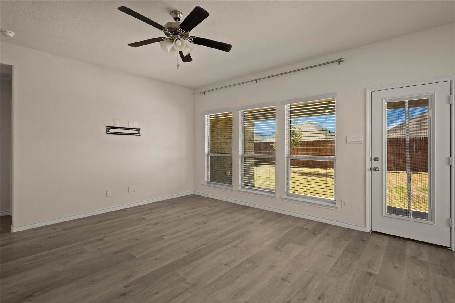 Single Family Residence For Rent in Collin County , 772 Soar Sky Way, Lavon, Texas 75166, 4 Bedroom, 2 Bathroom, 2 Garage spaces, 1,861 Sqft, built in 2023, mls#21361063, Real Estate Agent in Lavon, Homes For Rent in Collin county, Homes For Rent in Lavon, Realtor in Lavon Texas, Real Estate Brokerage Independent Realty Texas, Luminita Cordes Realtor