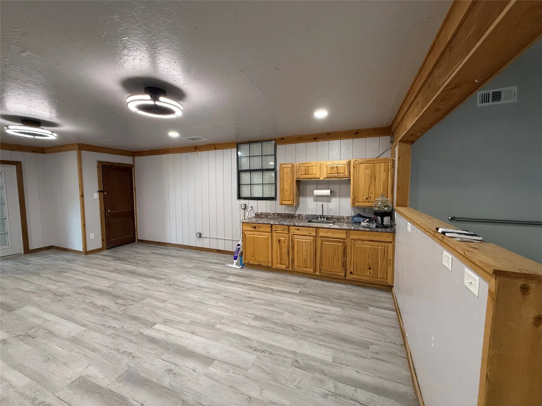 Single Family Residence For Sale in Wise County , 293 County Road 4773, Boyd, Texas 76023, 3 Bedroom, 3 Bathroom, 2 Garage spaces, 2,372 Sqft, built in 1985, mls#21361013, Real Estate Agent in Boyd, Homes For Sale in Wise county, Homes For Sale in Boyd, Realtor in Boyd Texas, Real Estate Brokerage Independent Realty Texas, Luminita Cordes Realtor
