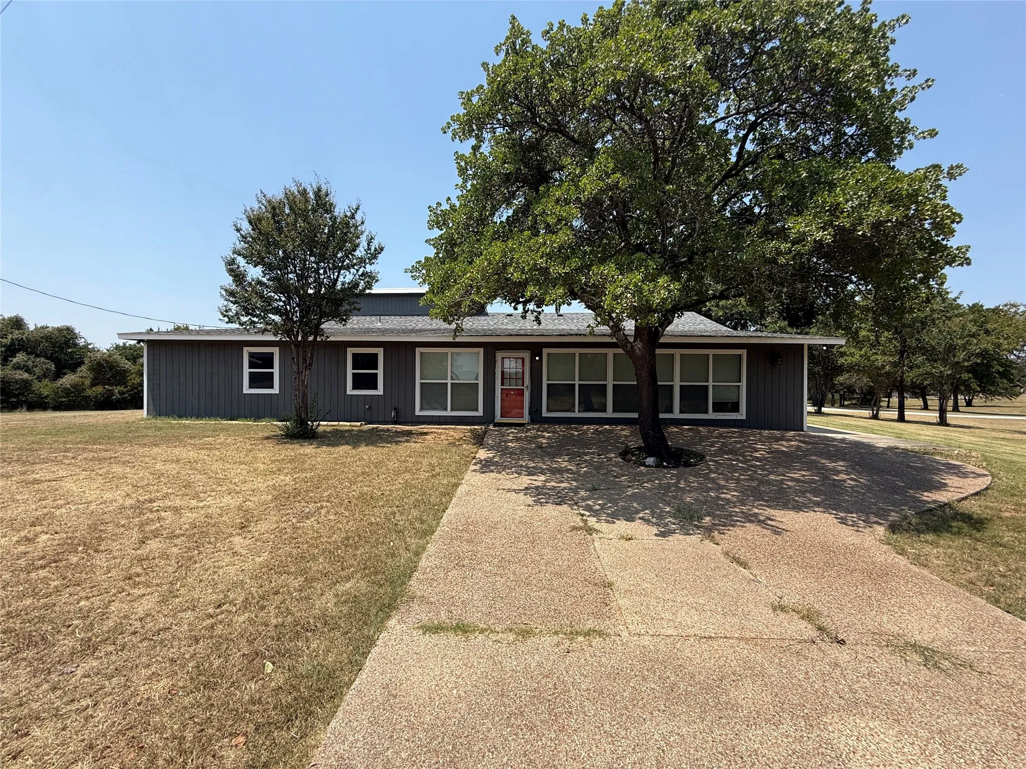 Single Family Residence For Sale in Wise County , 293 County Road 4773, Boyd, Texas 76023, 3 Bedroom, 3 Bathroom, 2 Garage spaces, 2,372 Sqft, built in 1985, mls#21361013, Real Estate Agent in Boyd, Homes For Sale in Wise county, Homes For Sale in Boyd, Realtor in Boyd Texas, Real Estate Brokerage Independent Realty Texas, Luminita Cordes Realtor