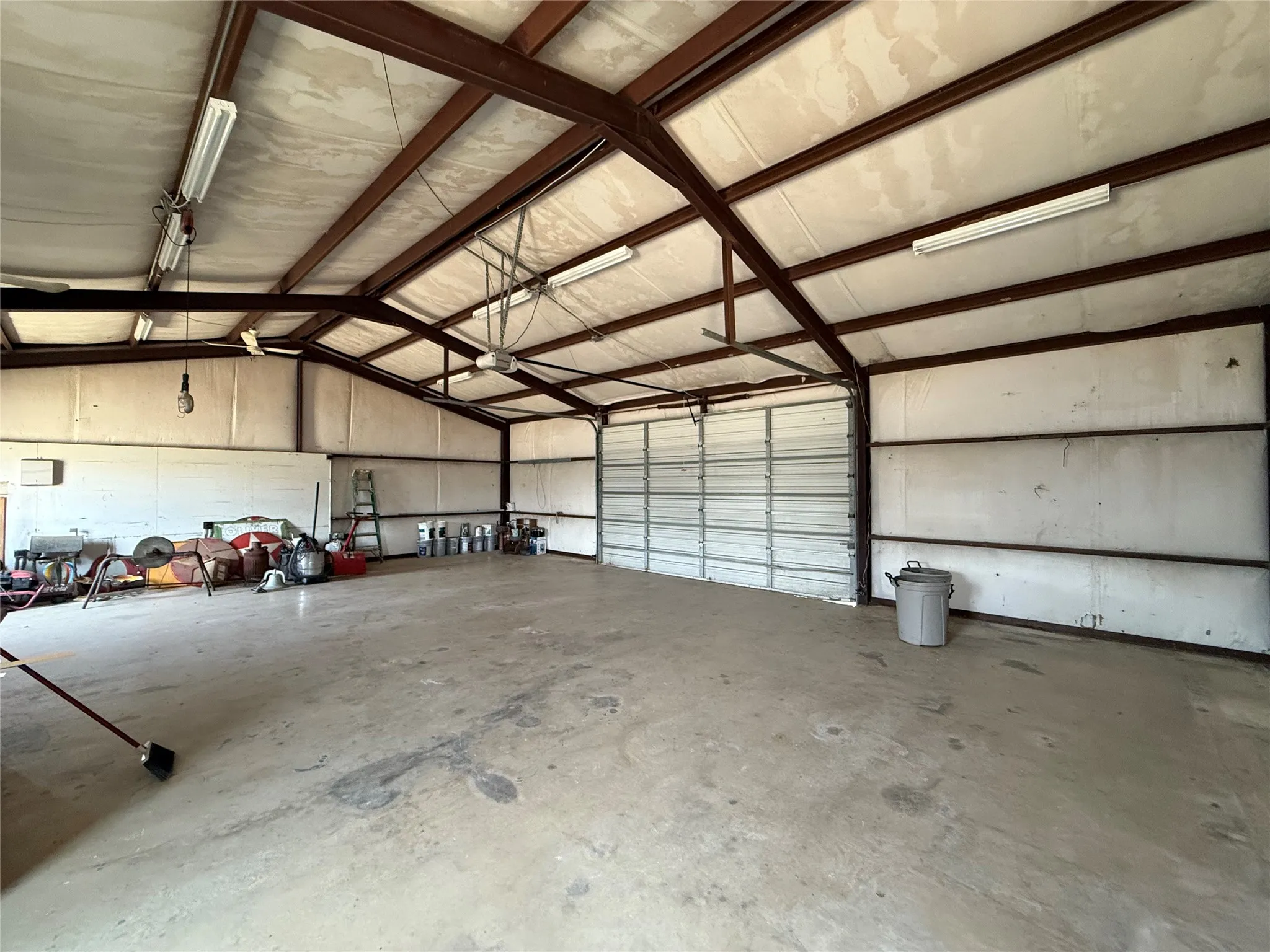 Single Family Residence For Sale in Wise County , 293 County Road 4773, Boyd, Texas 76023, 3 Bedroom, 3 Bathroom, 2 Garage spaces, 2,372 Sqft, built in 1985, mls#21361013, Real Estate Agent in Boyd, Homes For Sale in Wise county, Homes For Sale in Boyd, Realtor in Boyd Texas, Real Estate Brokerage Independent Realty Texas, Luminita Cordes Realtor