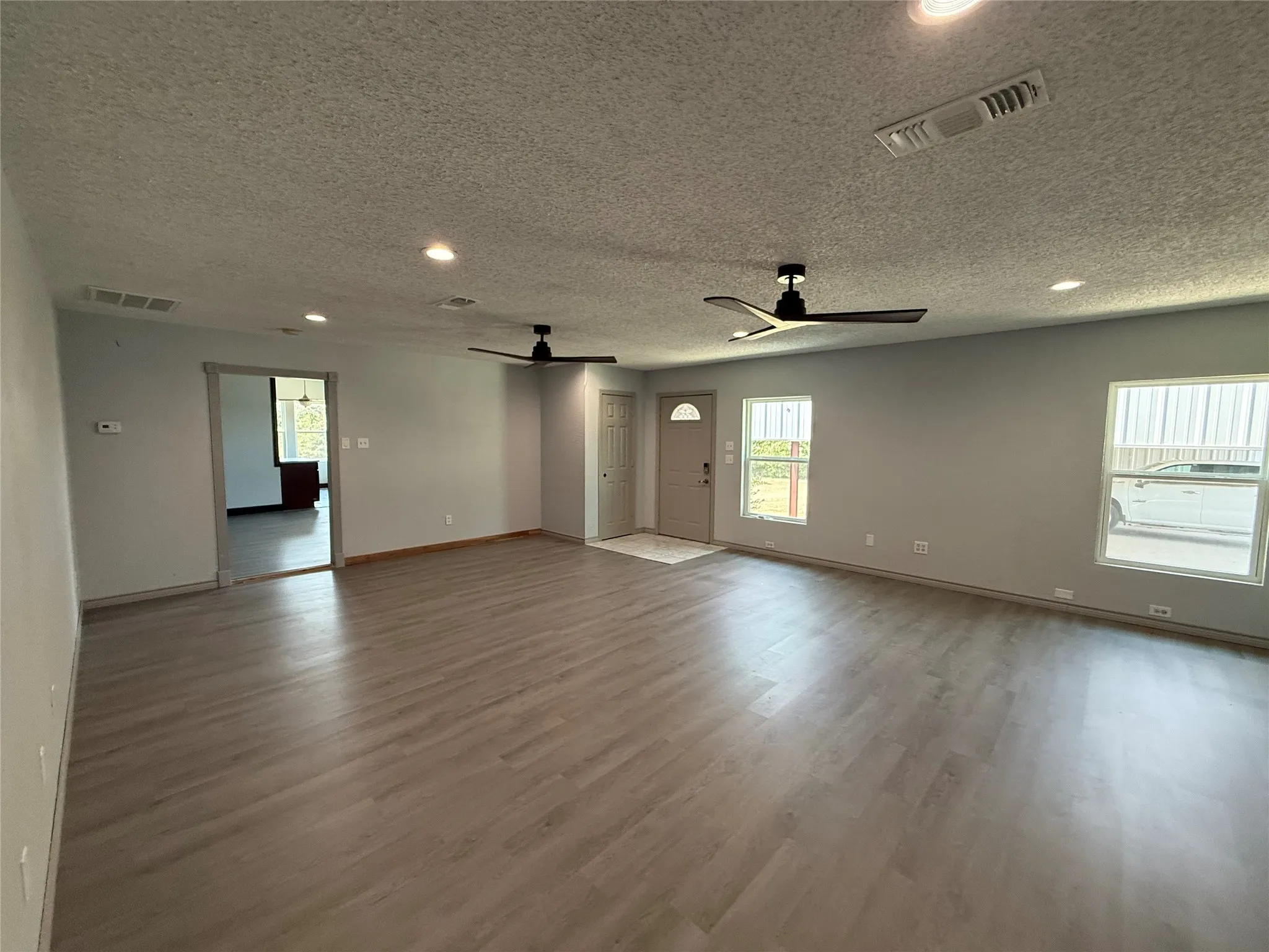 Single Family Residence For Sale in Wise County , 293 County Road 4773, Boyd, Texas 76023, 3 Bedroom, 3 Bathroom, 2 Garage spaces, 2,372 Sqft, built in 1985, mls#21361013, Real Estate Agent in Boyd, Homes For Sale in Wise county, Homes For Sale in Boyd, Realtor in Boyd Texas, Real Estate Brokerage Independent Realty Texas, Luminita Cordes Realtor