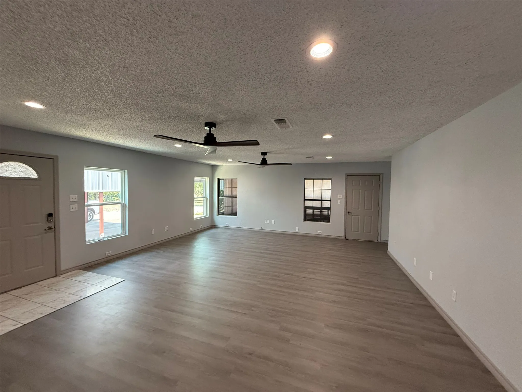 Single Family Residence For Sale in Wise County , 293 County Road 4773, Boyd, Texas 76023, 3 Bedroom, 3 Bathroom, 2 Garage spaces, 2,372 Sqft, built in 1985, mls#21361013, Real Estate Agent in Boyd, Homes For Sale in Wise county, Homes For Sale in Boyd, Realtor in Boyd Texas, Real Estate Brokerage Independent Realty Texas, Luminita Cordes Realtor