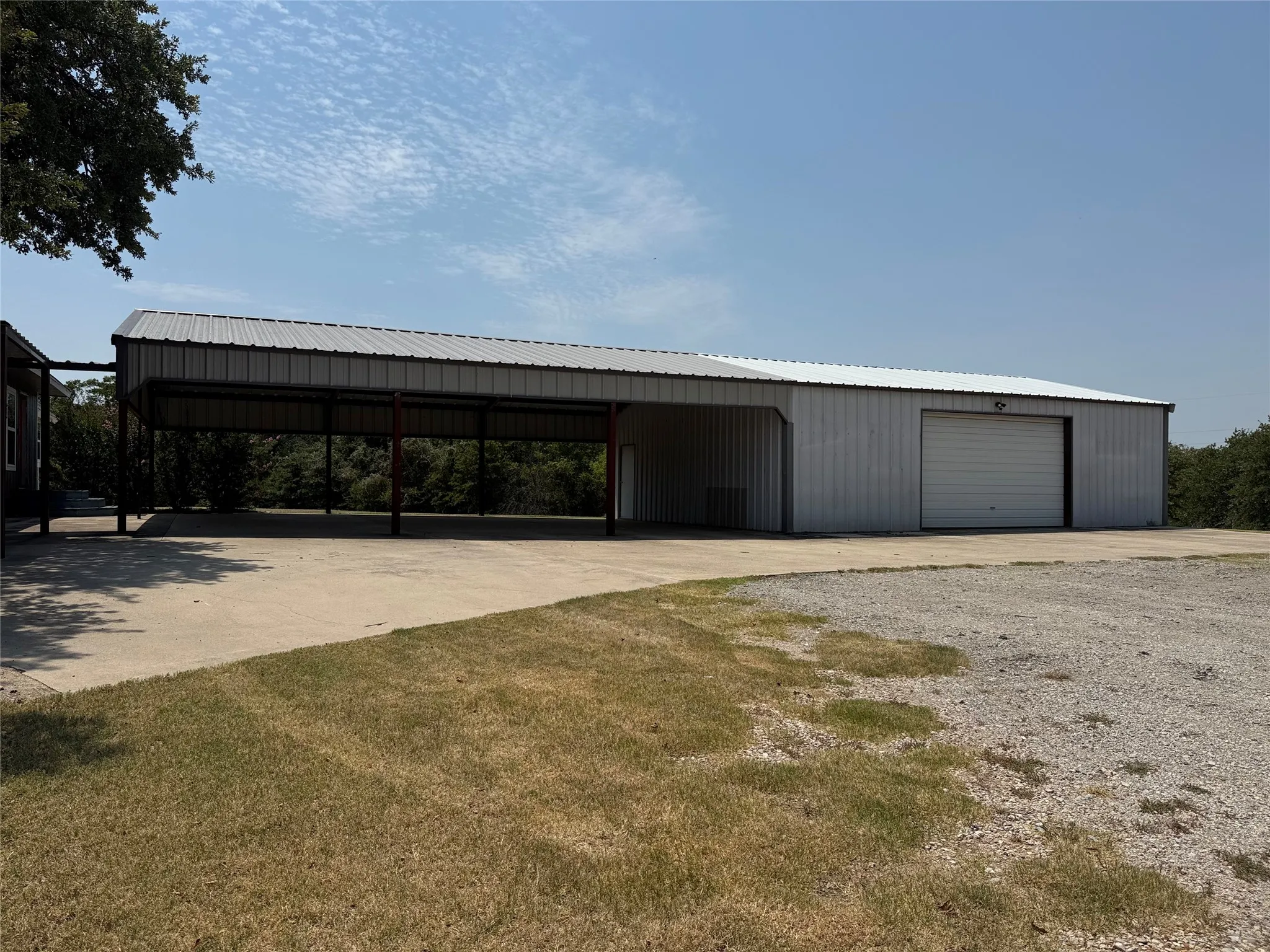 Single Family Residence For Sale in Wise County , 293 County Road 4773, Boyd, Texas 76023, 3 Bedroom, 3 Bathroom, 2 Garage spaces, 2,372 Sqft, built in 1985, mls#21361013, Real Estate Agent in Boyd, Homes For Sale in Wise county, Homes For Sale in Boyd, Realtor in Boyd Texas, Real Estate Brokerage Independent Realty Texas, Luminita Cordes Realtor