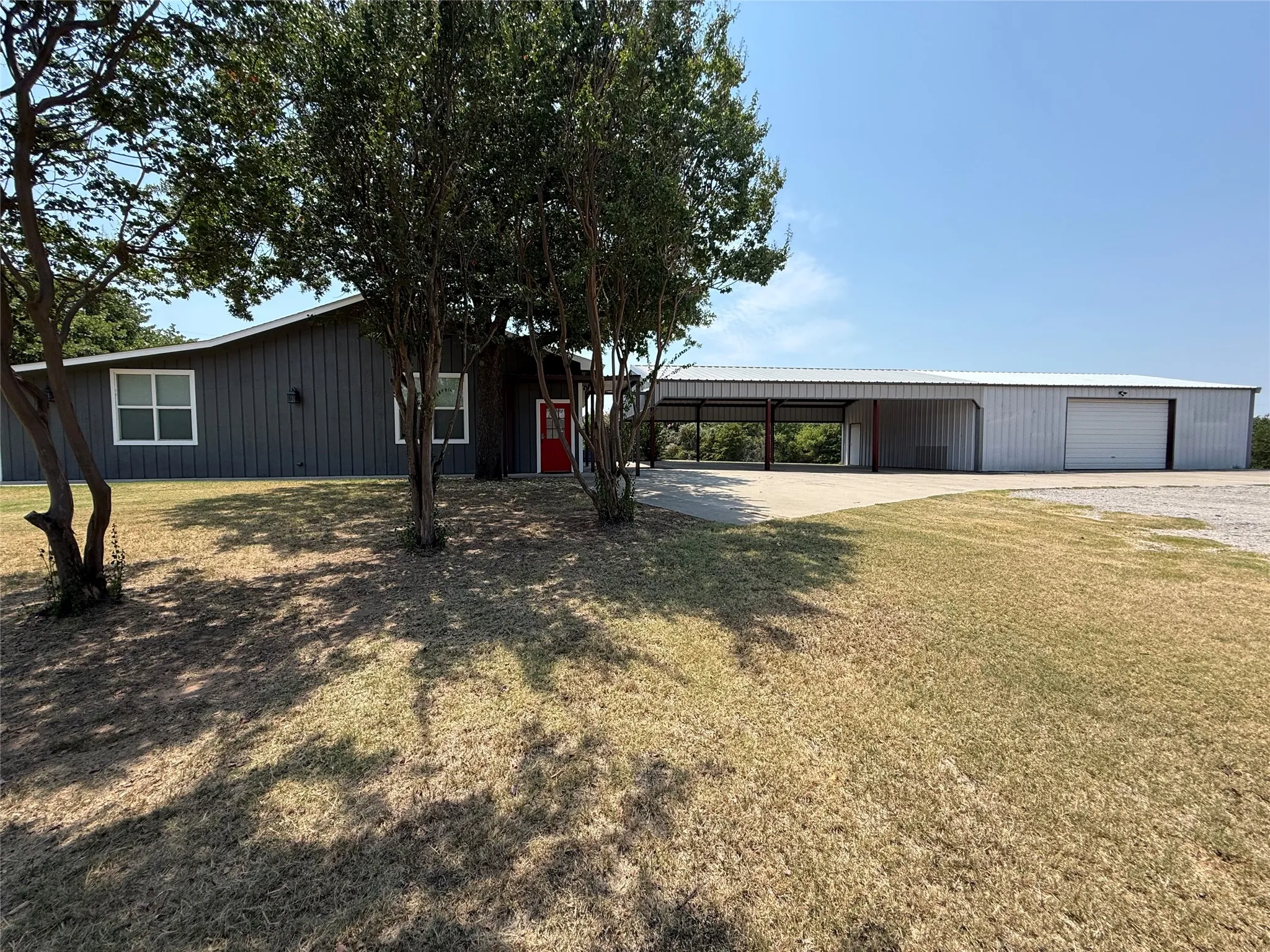 Single Family Residence For Sale in Wise County , 293 County Road 4773, Boyd, Texas 76023, 3 Bedroom, 3 Bathroom, 2 Garage spaces, 2,372 Sqft, built in 1985, mls#21361013, Real Estate Agent in Boyd, Homes For Sale in Wise county, Homes For Sale in Boyd, Realtor in Boyd Texas, Real Estate Brokerage Independent Realty Texas, Luminita Cordes Realtor