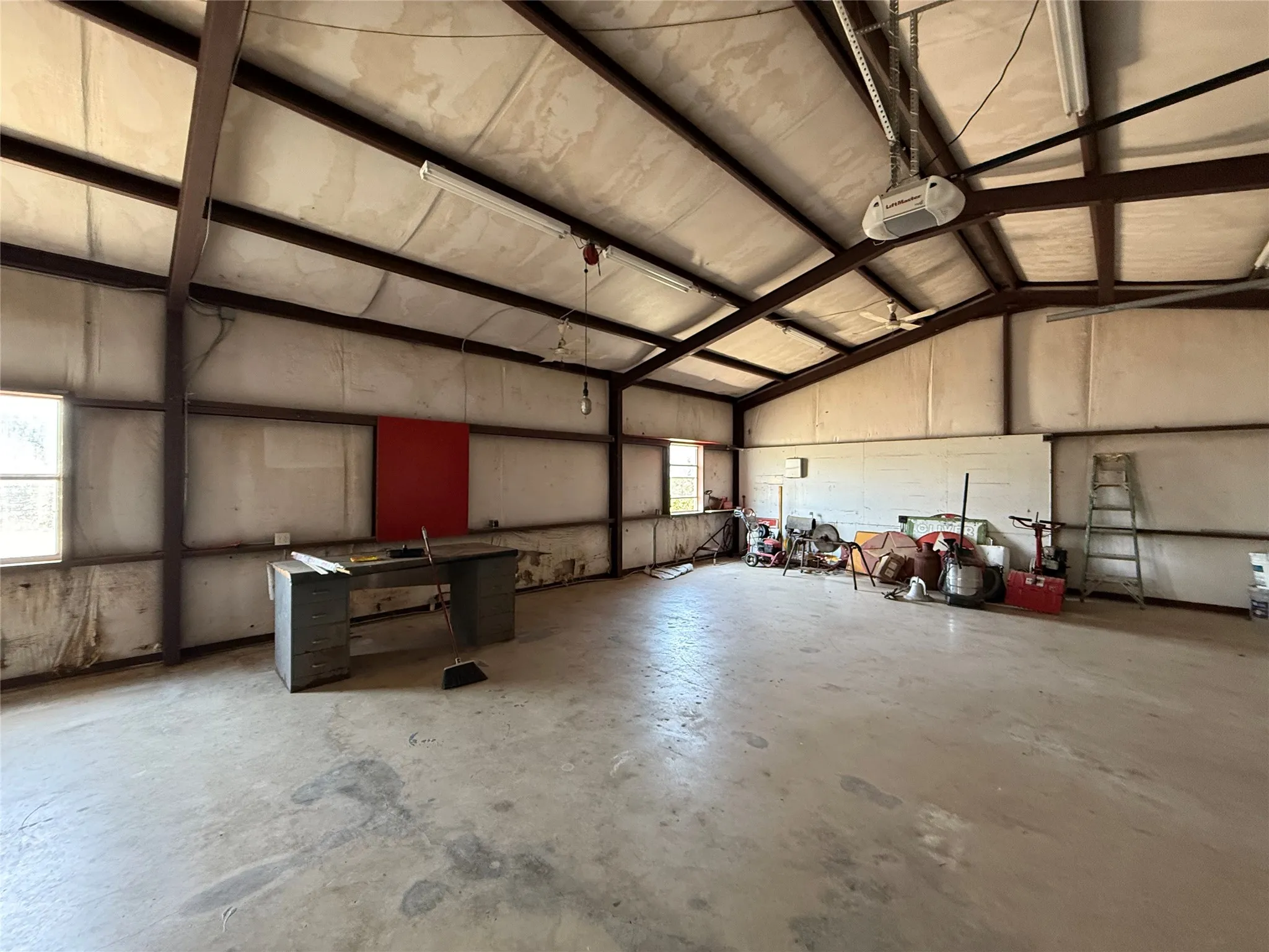 Single Family Residence For Sale in Wise County , 293 County Road 4773, Boyd, Texas 76023, 3 Bedroom, 3 Bathroom, 2 Garage spaces, 2,372 Sqft, built in 1985, mls#21361013, Real Estate Agent in Boyd, Homes For Sale in Wise county, Homes For Sale in Boyd, Realtor in Boyd Texas, Real Estate Brokerage Independent Realty Texas, Luminita Cordes Realtor