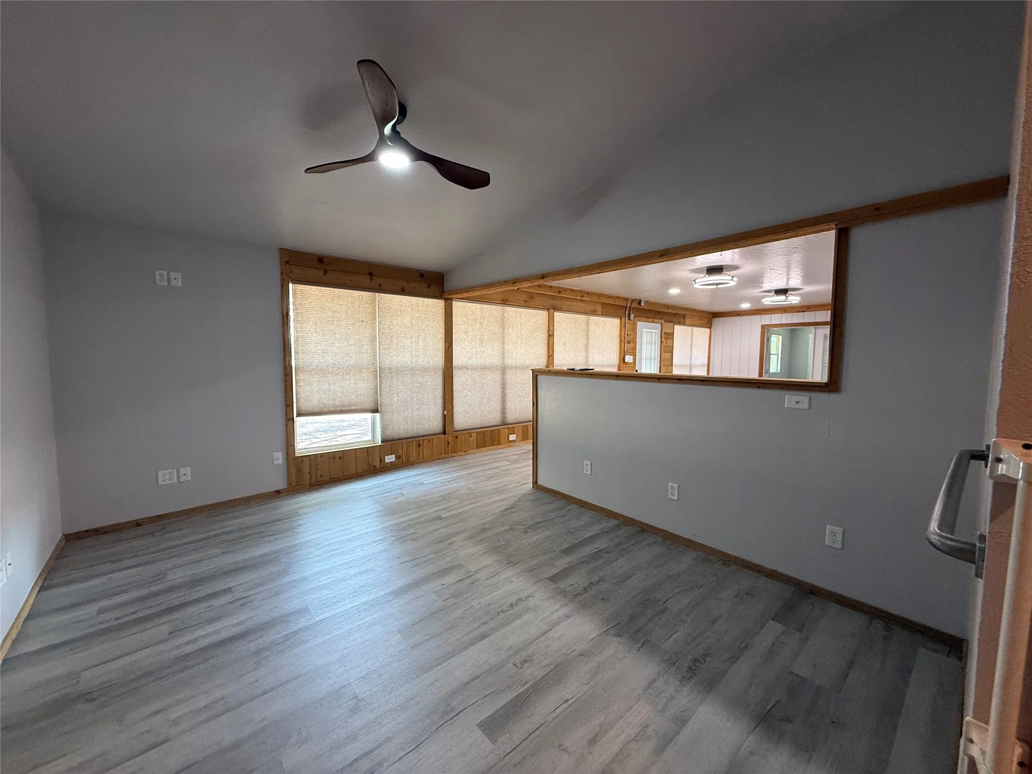 Single Family Residence For Sale in Wise County , 293 County Road 4773, Boyd, Texas 76023, 3 Bedroom, 3 Bathroom, 2 Garage spaces, 2,372 Sqft, built in 1985, mls#21361013, Real Estate Agent in Boyd, Homes For Sale in Wise county, Homes For Sale in Boyd, Realtor in Boyd Texas, Real Estate Brokerage Independent Realty Texas, Luminita Cordes Realtor