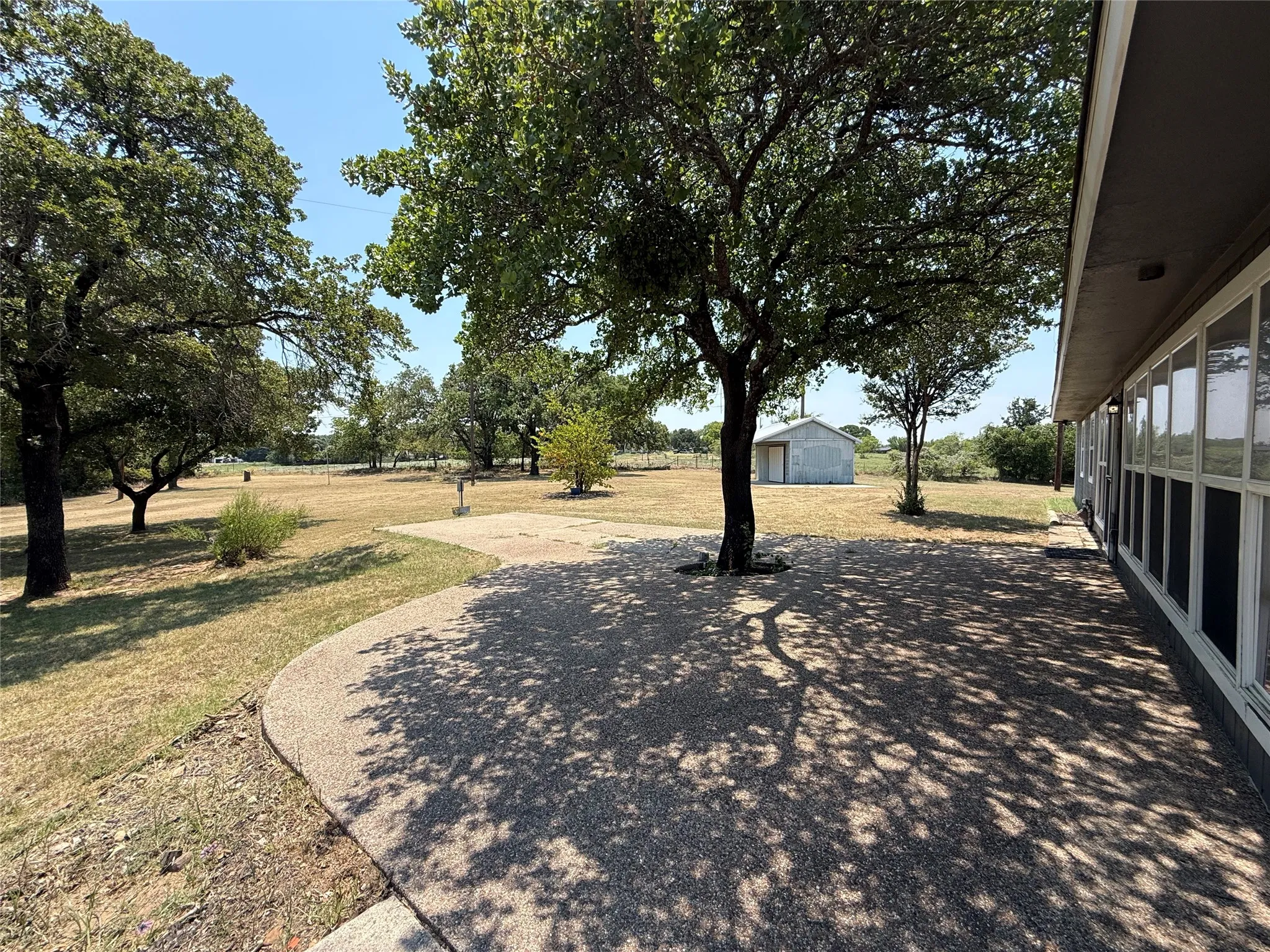 Single Family Residence For Sale in Wise County , 293 County Road 4773, Boyd, Texas 76023, 3 Bedroom, 3 Bathroom, 2 Garage spaces, 2,372 Sqft, built in 1985, mls#21361013, Real Estate Agent in Boyd, Homes For Sale in Wise county, Homes For Sale in Boyd, Realtor in Boyd Texas, Real Estate Brokerage Independent Realty Texas, Luminita Cordes Realtor