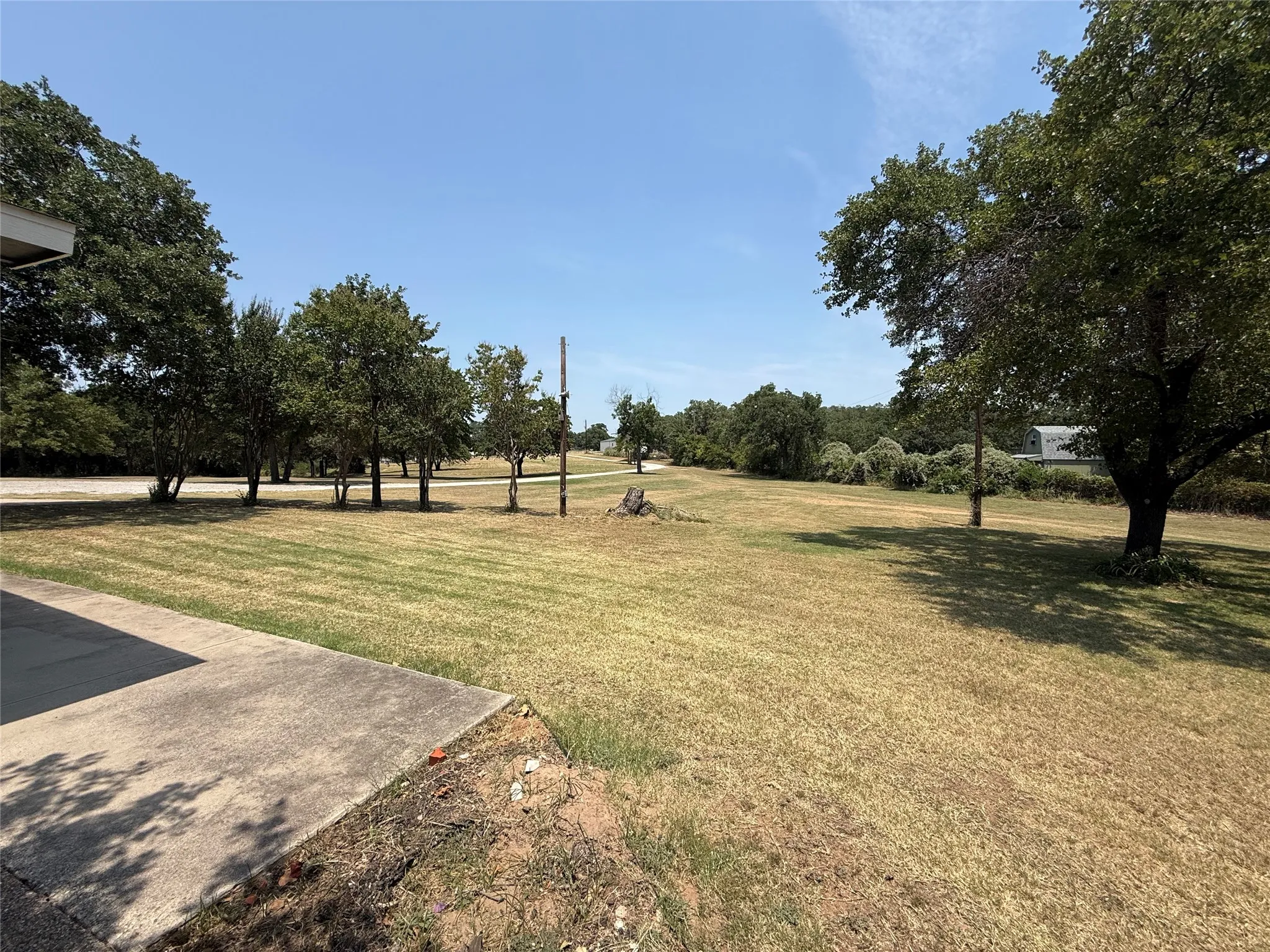 Single Family Residence For Sale in Wise County , 293 County Road 4773, Boyd, Texas 76023, 3 Bedroom, 3 Bathroom, 2 Garage spaces, 2,372 Sqft, built in 1985, mls#21361013, Real Estate Agent in Boyd, Homes For Sale in Wise county, Homes For Sale in Boyd, Realtor in Boyd Texas, Real Estate Brokerage Independent Realty Texas, Luminita Cordes Realtor