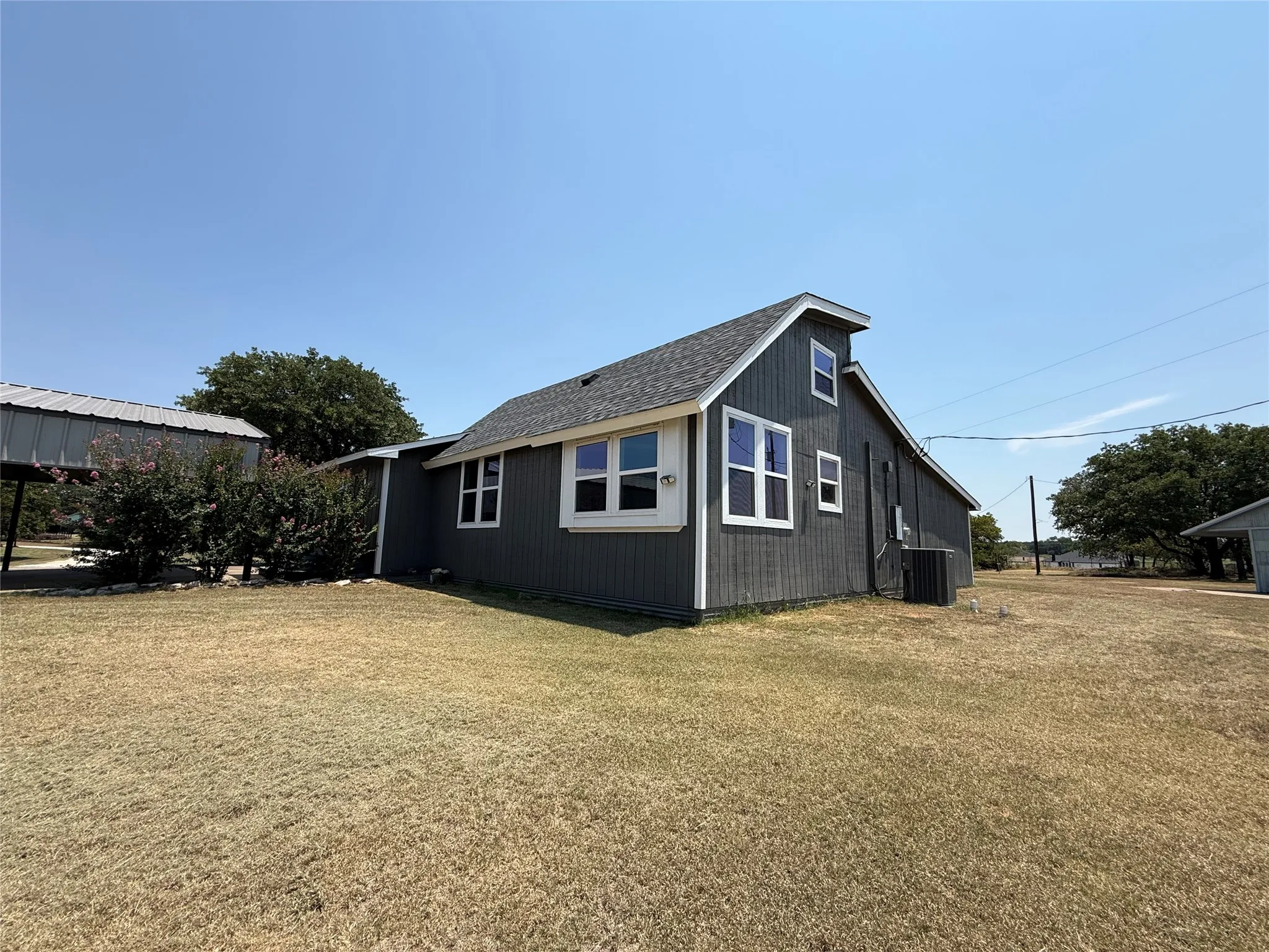 Single Family Residence For Sale in Wise County , 293 County Road 4773, Boyd, Texas 76023, 3 Bedroom, 3 Bathroom, 2 Garage spaces, 2,372 Sqft, built in 1985, mls#21361013, Real Estate Agent in Boyd, Homes For Sale in Wise county, Homes For Sale in Boyd, Realtor in Boyd Texas, Real Estate Brokerage Independent Realty Texas, Luminita Cordes Realtor