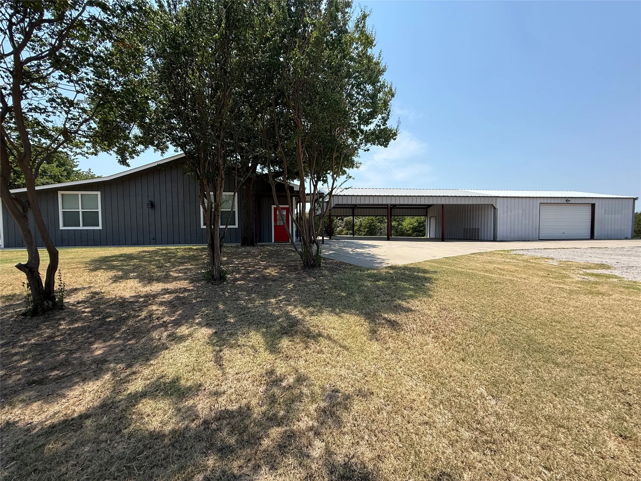 Single Family Residence For Sale in Wise County , 293 County Road 4773, Boyd, Texas 76023, 3 Bedroom, 3 Bathroom, 2 Garage spaces, 2,372 Sqft, built in 1985, mls#21361013, Real Estate Agent in Boyd, Homes For Sale in Wise county, Homes For Sale in Boyd, Realtor in Boyd Texas, Real Estate Brokerage Independent Realty Texas, Luminita Cordes Realtor