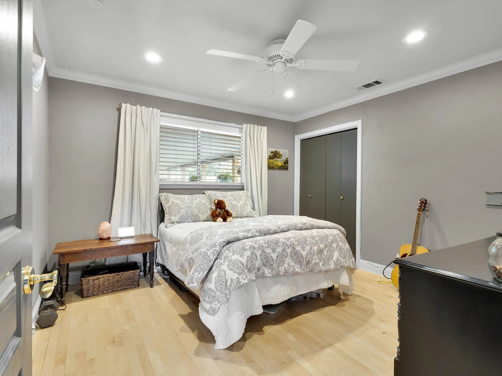 Single Family Residence For Sale in Tarrant County , 6004 Ken Avenue, Arlington, Texas 76001, 4 Bedroom, 3 Bathroom, 2 Garage spaces, 2,814 Sqft, built in 1971, Price $767,000, mls#21361081, Real Estate Agent in Arlington, Homes For Sale in Tarrant county, Homes For Sale in Arlington, Realtor in Arlington Texas, Real Estate Brokerage Independent Realty Texas, Luminita Cordes Realtor