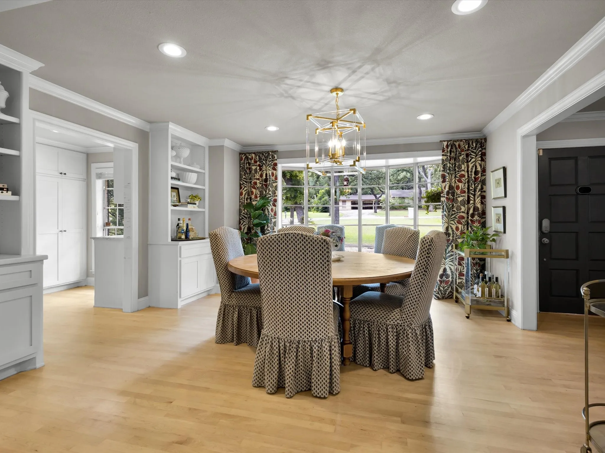 Single Family Residence For Sale in Tarrant County , 6004 Ken Avenue, Arlington, Texas 76001, 4 Bedroom, 3 Bathroom, 2 Garage spaces, 2,814 Sqft, built in 1971, Price $767,000, mls#21361081, Real Estate Agent in Arlington, Homes For Sale in Tarrant county, Homes For Sale in Arlington, Realtor in Arlington Texas, Real Estate Brokerage Independent Realty Texas, Luminita Cordes Realtor