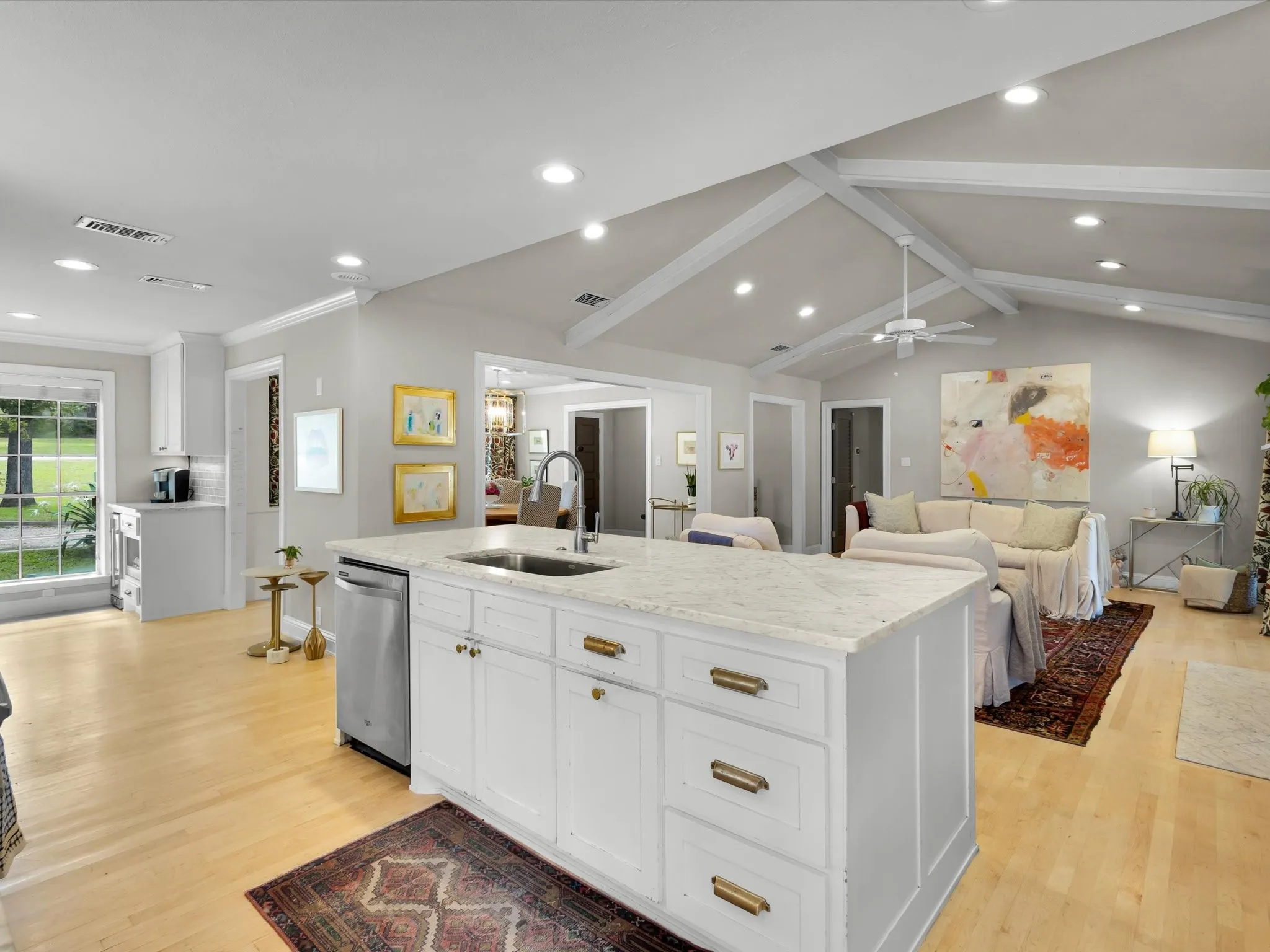 Single Family Residence For Sale in Tarrant County , 6004 Ken Avenue, Arlington, Texas 76001, 4 Bedroom, 3 Bathroom, 2 Garage spaces, 2,814 Sqft, built in 1971, Price $767,000, mls#21361081, Real Estate Agent in Arlington, Homes For Sale in Tarrant county, Homes For Sale in Arlington, Realtor in Arlington Texas, Real Estate Brokerage Independent Realty Texas, Luminita Cordes Realtor