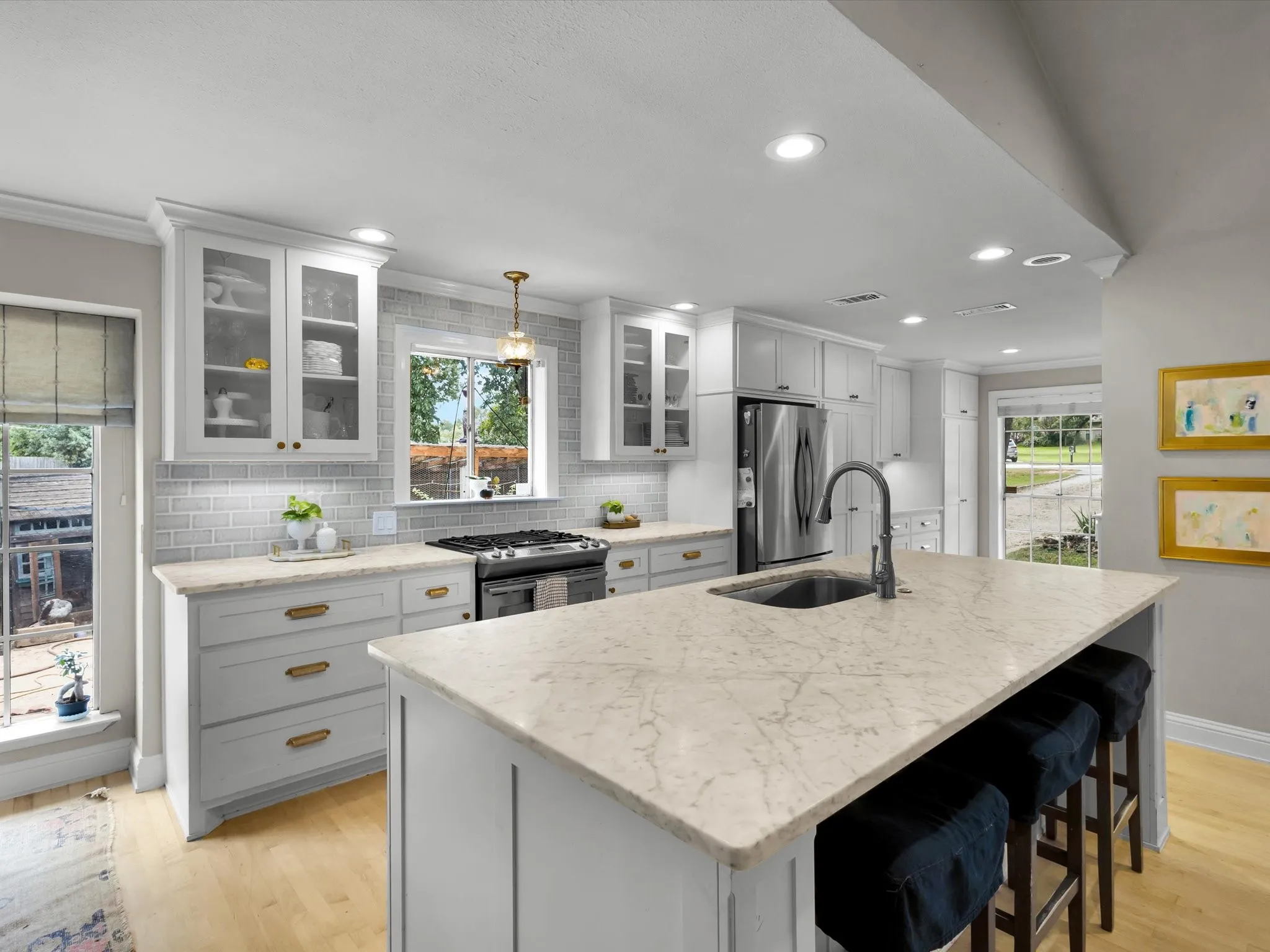 Single Family Residence For Sale in Tarrant County , 6004 Ken Avenue, Arlington, Texas 76001, 4 Bedroom, 3 Bathroom, 2 Garage spaces, 2,814 Sqft, built in 1971, Price $767,000, mls#21361081, Real Estate Agent in Arlington, Homes For Sale in Tarrant county, Homes For Sale in Arlington, Realtor in Arlington Texas, Real Estate Brokerage Independent Realty Texas, Luminita Cordes Realtor